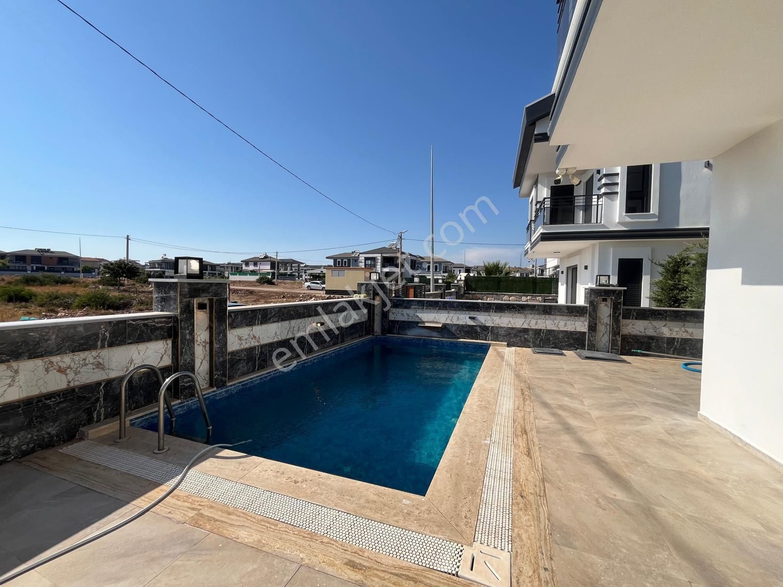 Efeler’de 5+1 Ayrı Mutfak Takasa Açık, Havuzlu Villa - Görsel 8