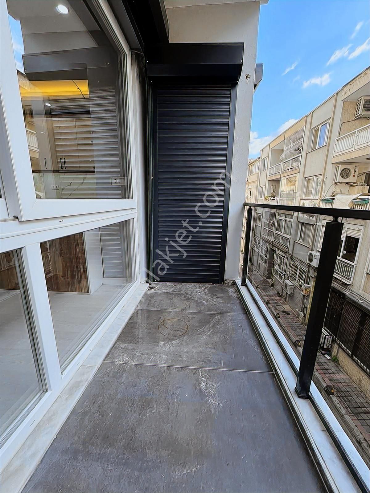 Güzelyalı'da Sahile Ve Metroya Yakın Yeni Tadilatlı 3+1 Satılık - Görsel 9