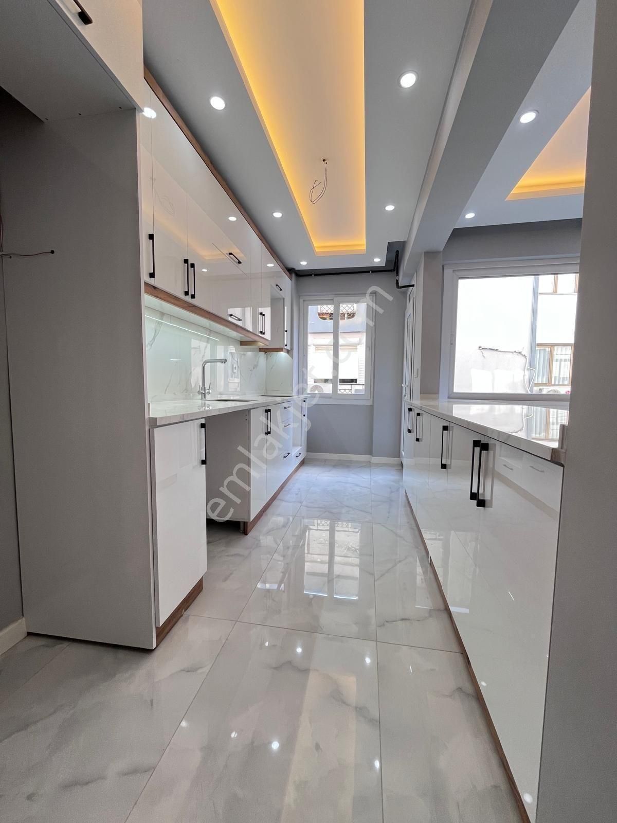 Güzelyalı'da Sahile Ve Metroya Yakın Yeni Tadilatlı 3+1 Satılık - Görsel 6