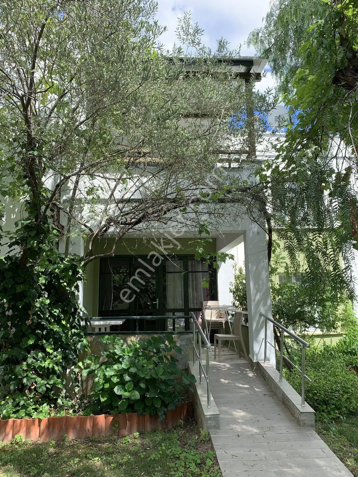 Altınoluk'ta Tatil Köyü İçerisinde Denize 100 M Günlük ,aylıık ,yıllık Kiralık Daire - Görsel 4