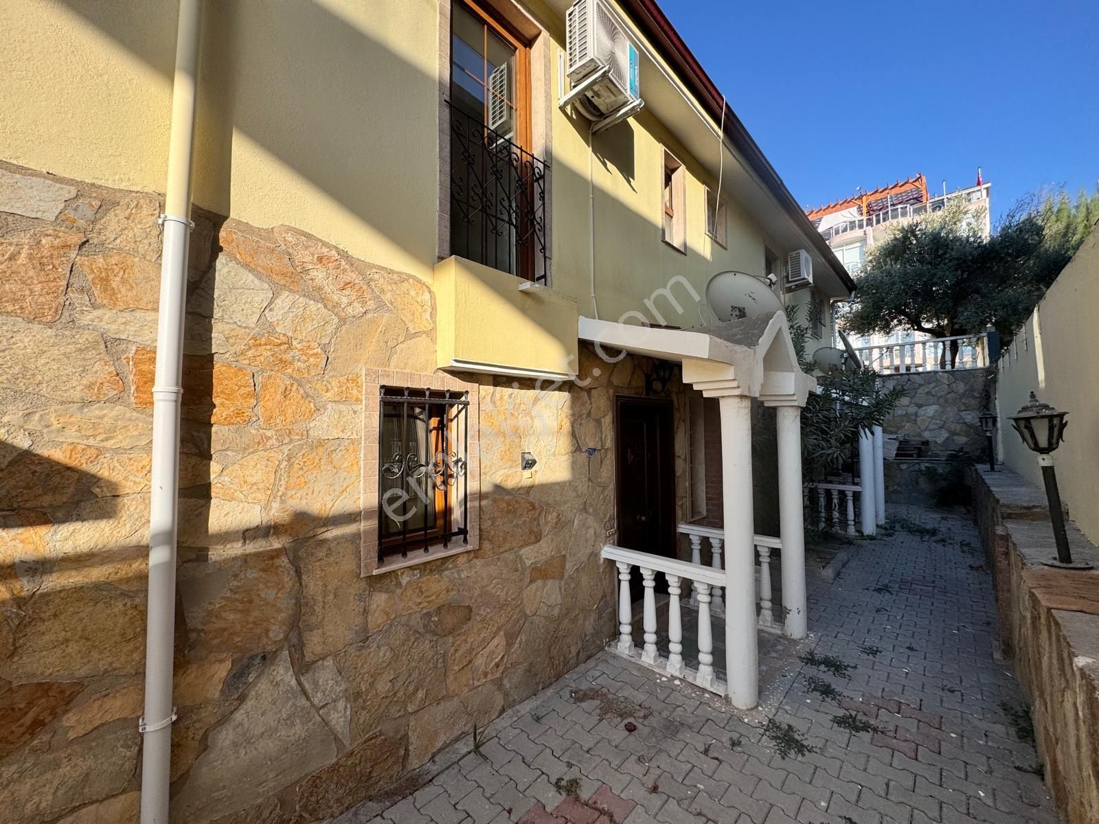 Marinaya Yürüme Mesafesinde Kiralık Dubleks Villa! - Görsel 3