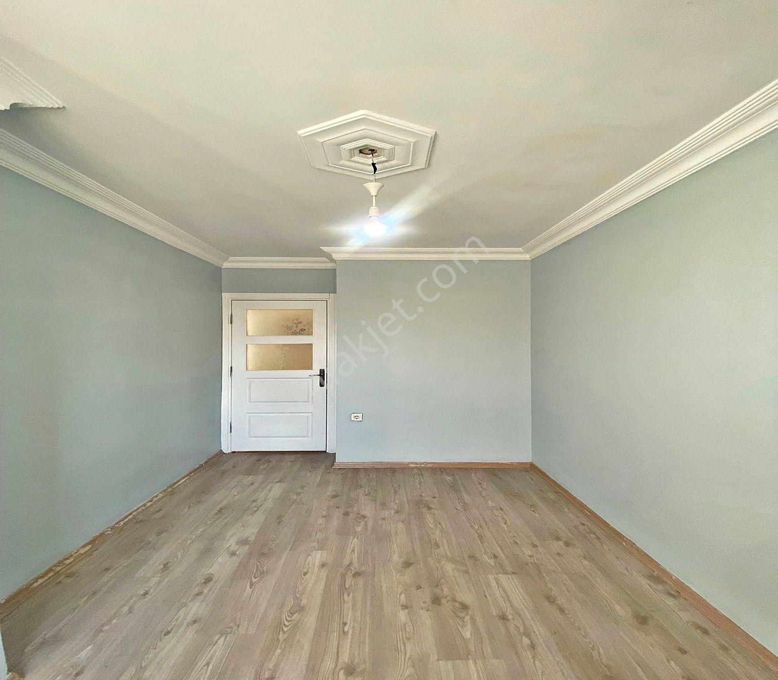 Esenyurt Çınar Mahallesinde 2+1 Balkonlu Ara Kat Daire - Görsel 11