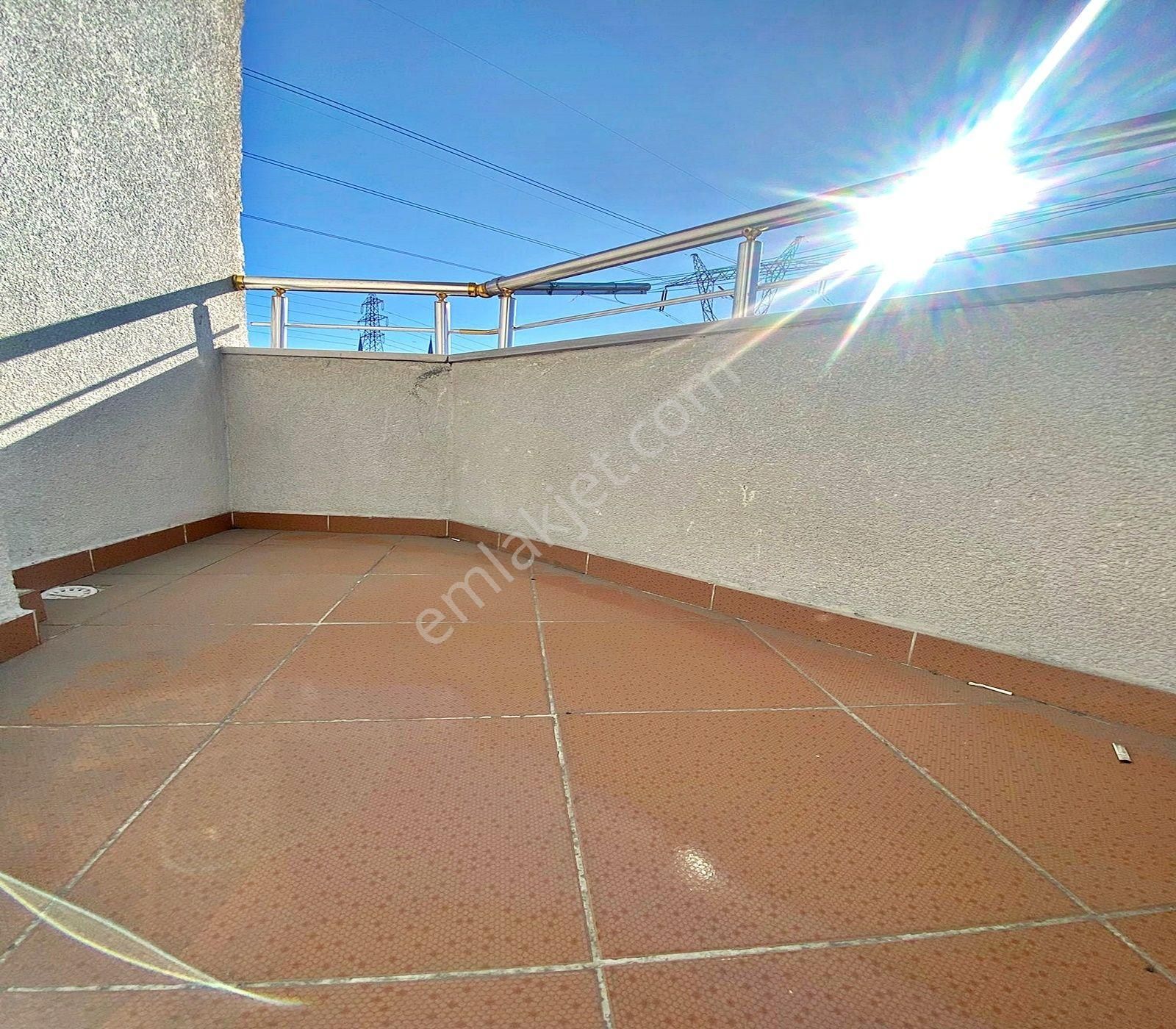 Esenyurt Çınar Mahallesinde 2+1 Balkonlu Ara Kat Daire