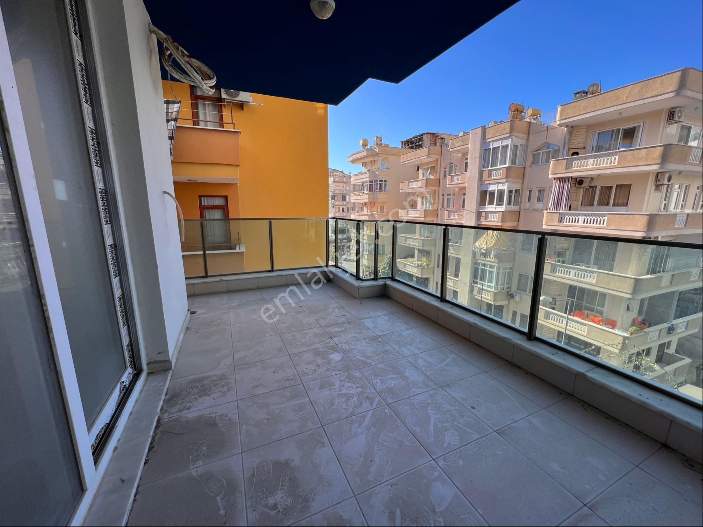 Alanya Mahmutlar Mahallesinde 3+1 Ayrı Mutfak Kiralık Daire - Görsel 4