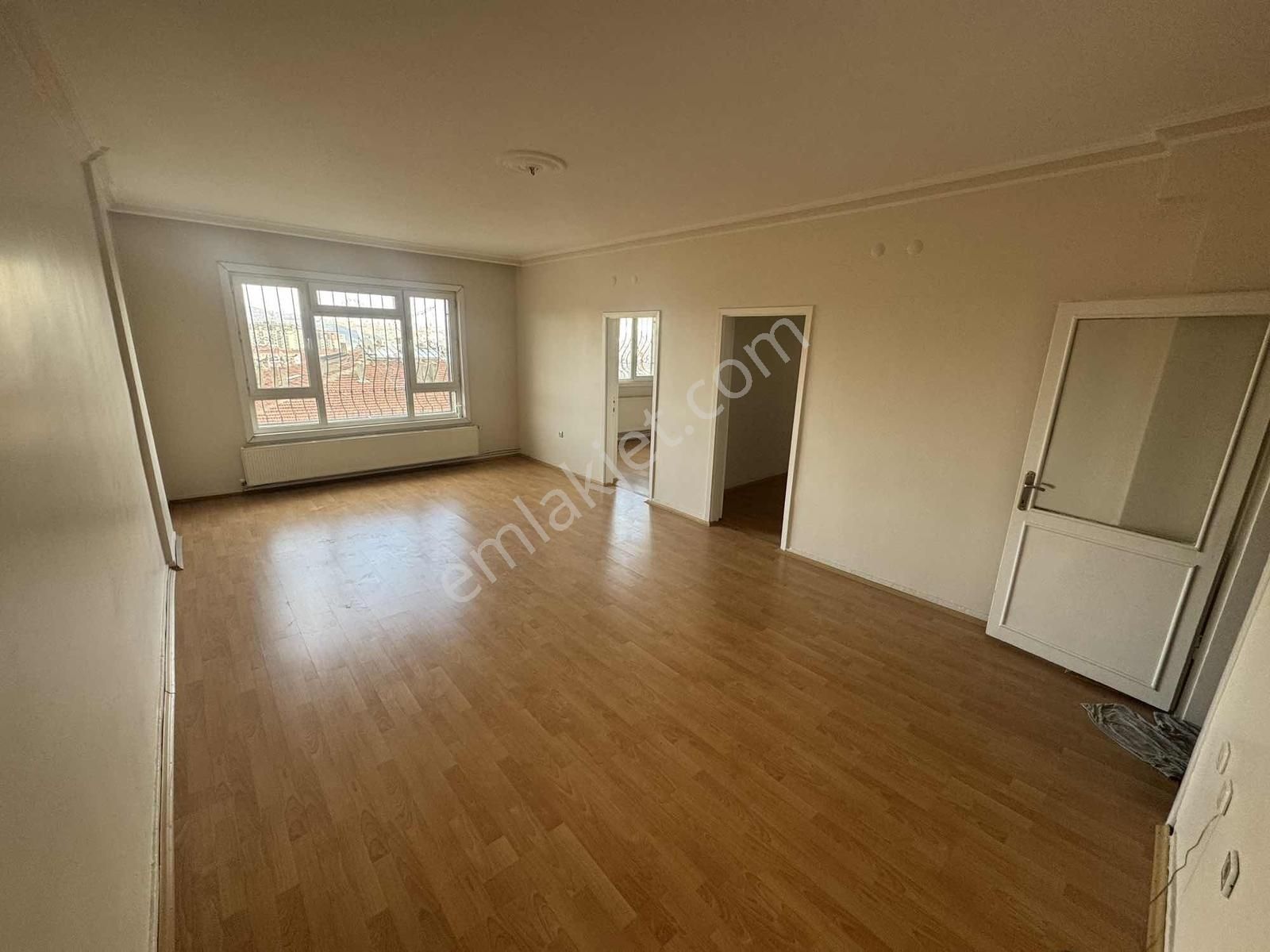 Tepebaşı Metro Yakını Arakat Çok Geniş Yapılı Kiralık 3+1 Daire - Görsel 3