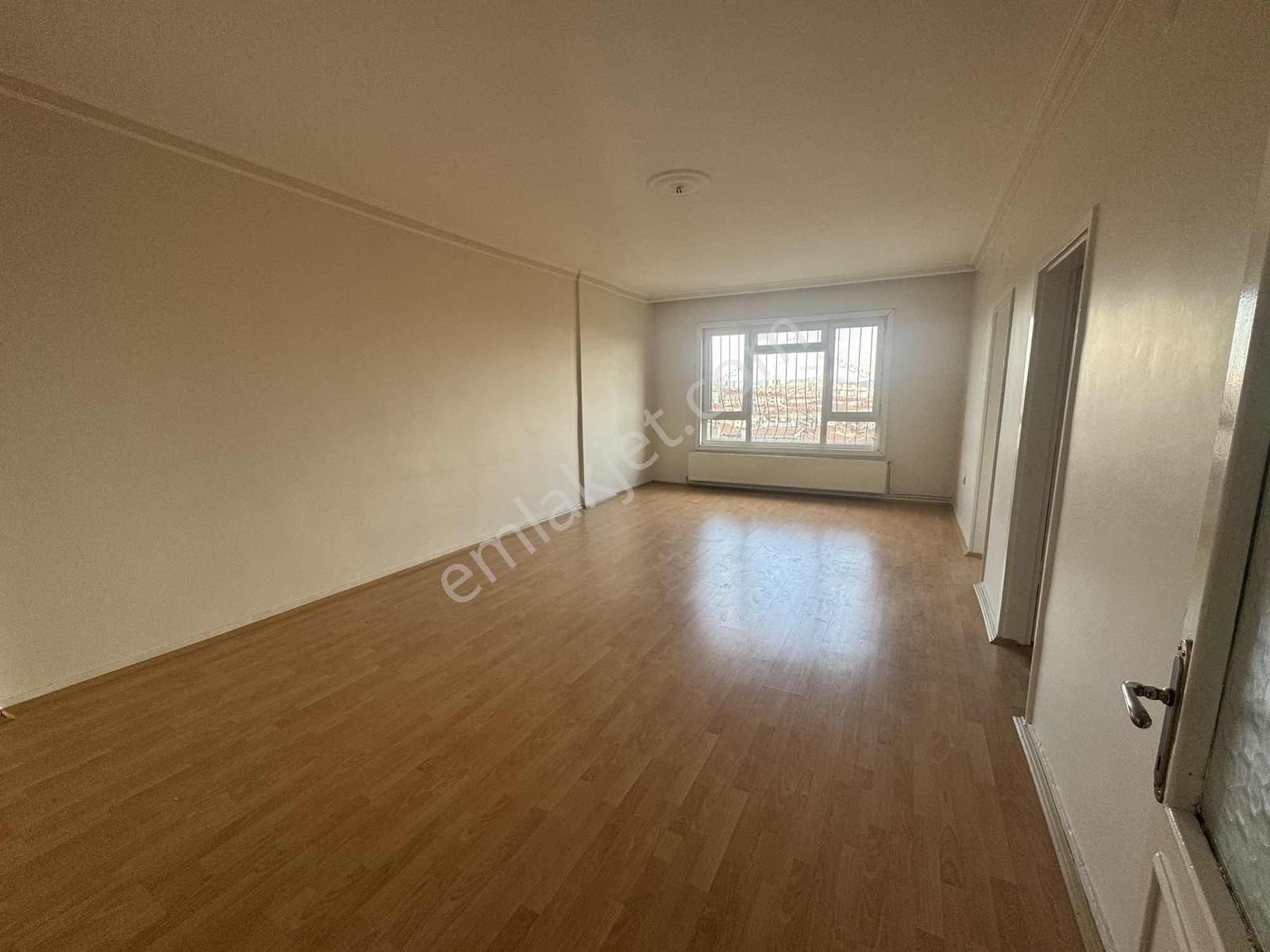 Tepebaşı Metro Yakını Arakat Çok Geniş Yapılı Kiralık 3+1 Daire