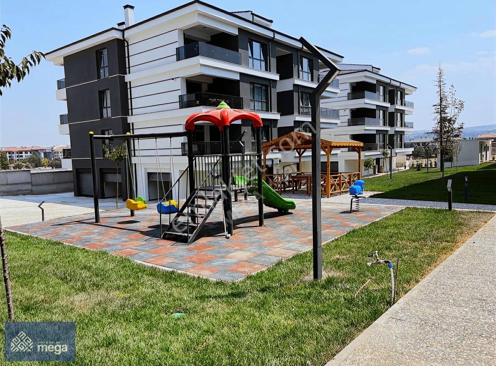 Megayapı'dan Çamlıca 144 Projesi 1. Etap 1.kat Satılık Daire