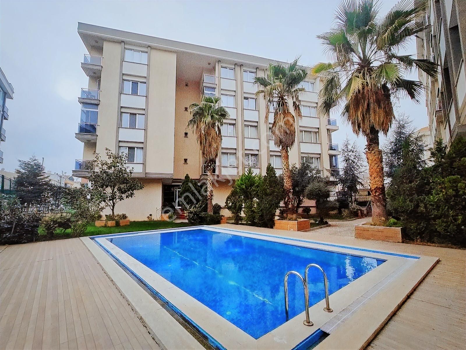 Beylikdüzü Adnankahveci Mah. Atakent Konakları 3+1 Satılık Daire