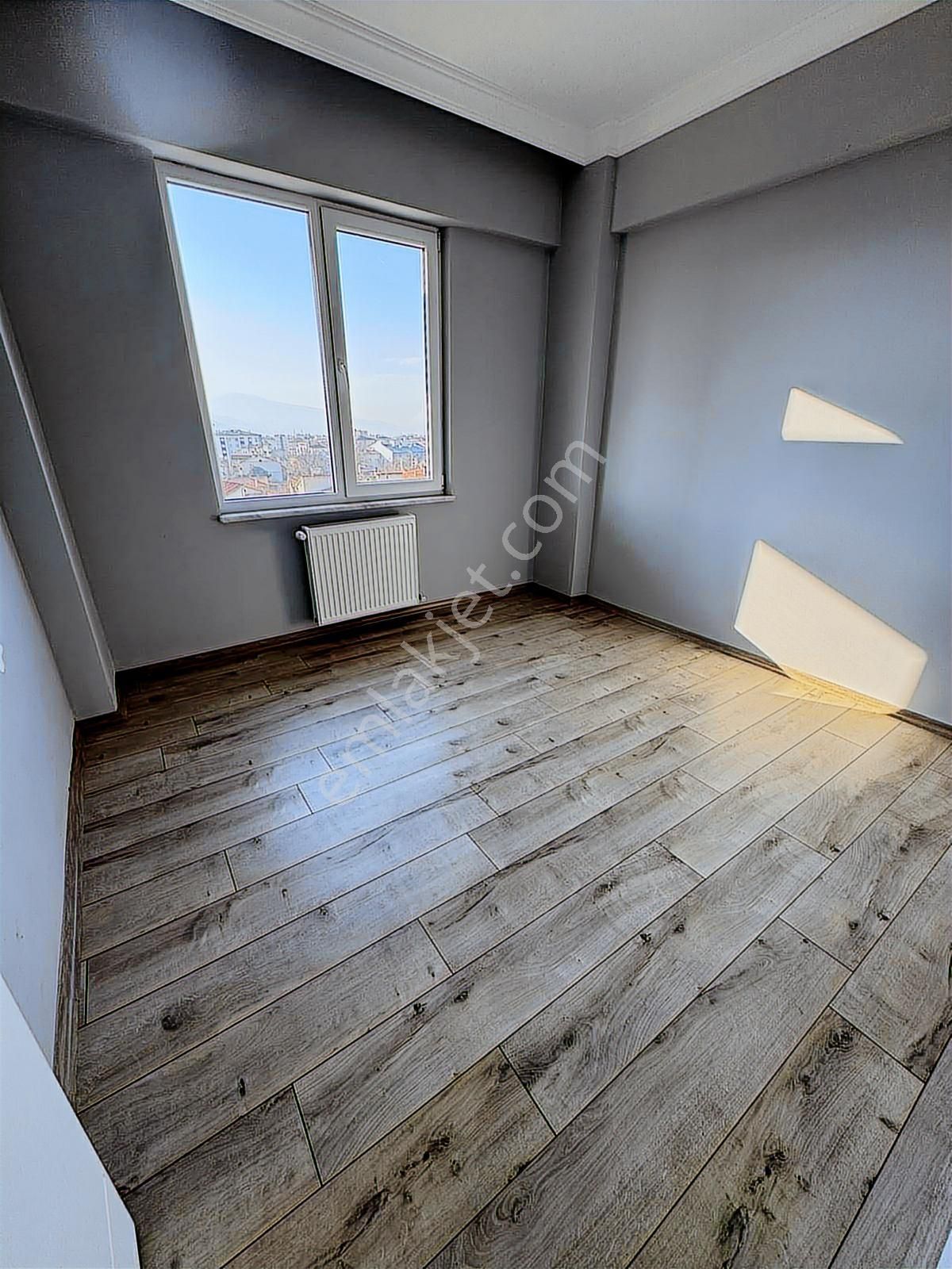 Güneş Emlaktan Sıfır Ayarında Geniş Satılık Daire - Görsel 11