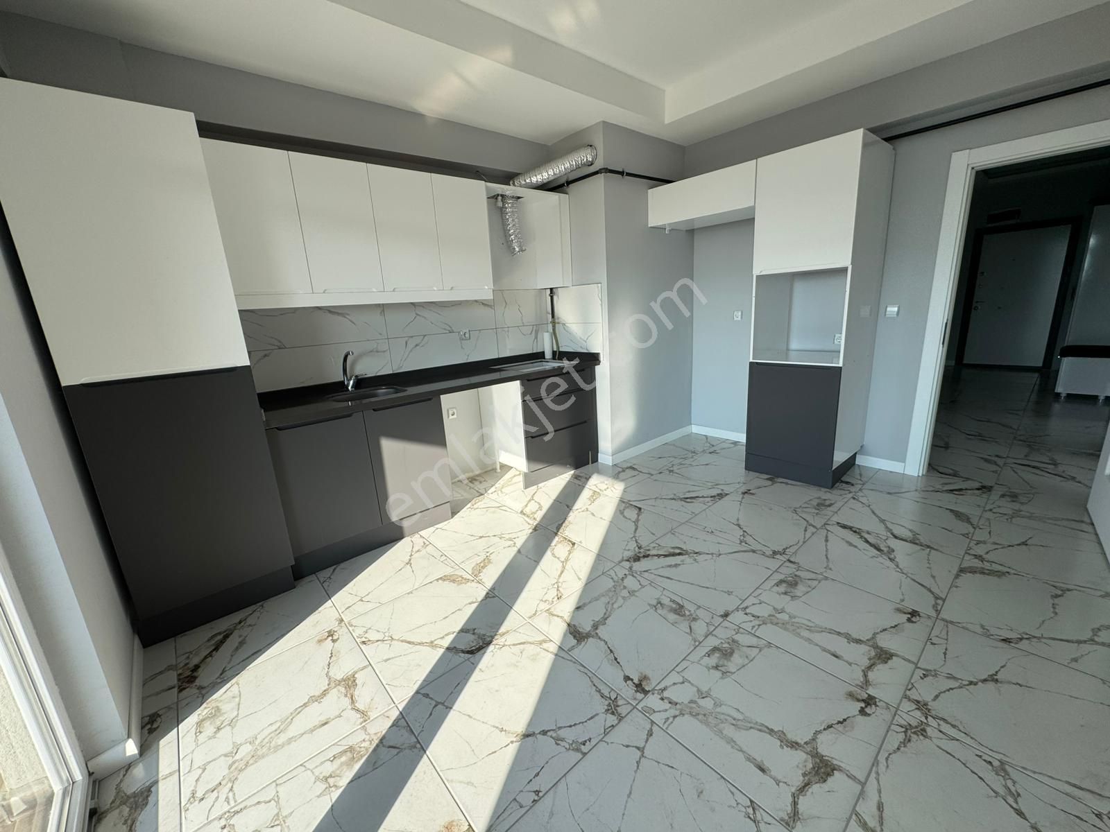 Güneş Emlaktan Sıfır Ayarında Geniş Satılık Daire