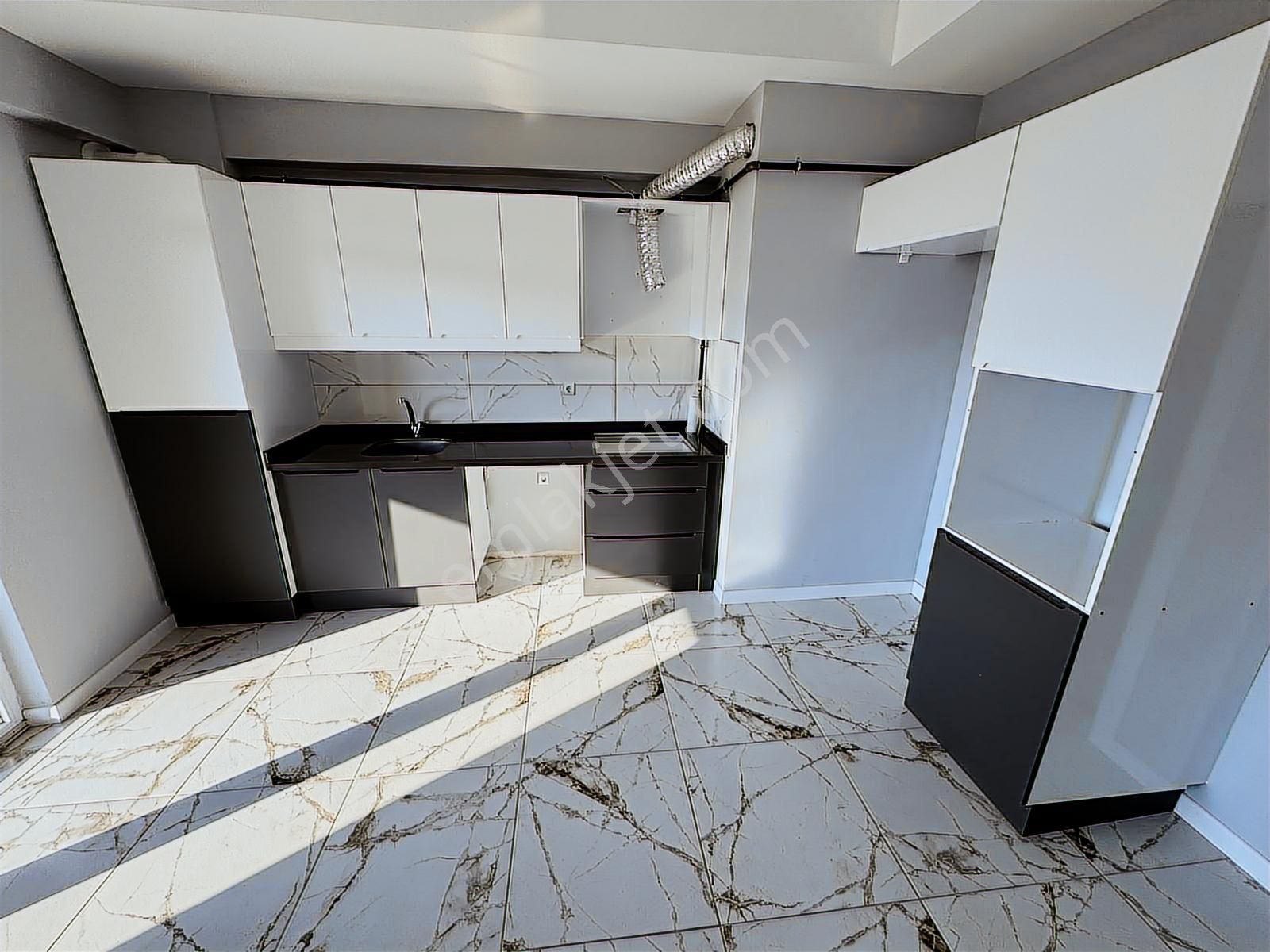 Güneş Emlaktan Sıfır Ayarında Geniş Satılık Daire - Görsel 8