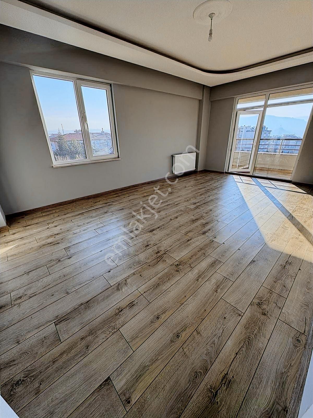 Güneş Emlaktan Sıfır Ayarında Geniş Satılık Daire - Görsel 10