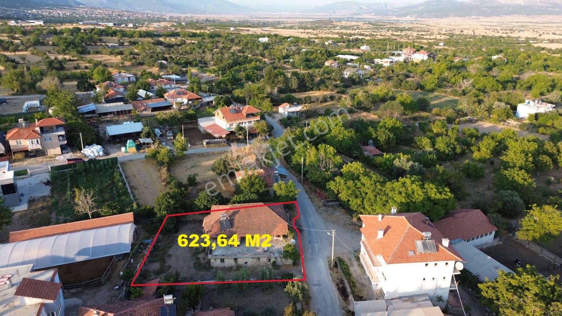 Korkuteli Yeltende 623 M2 Arsası Ve Eski Köy Evi Merkezi Konumm