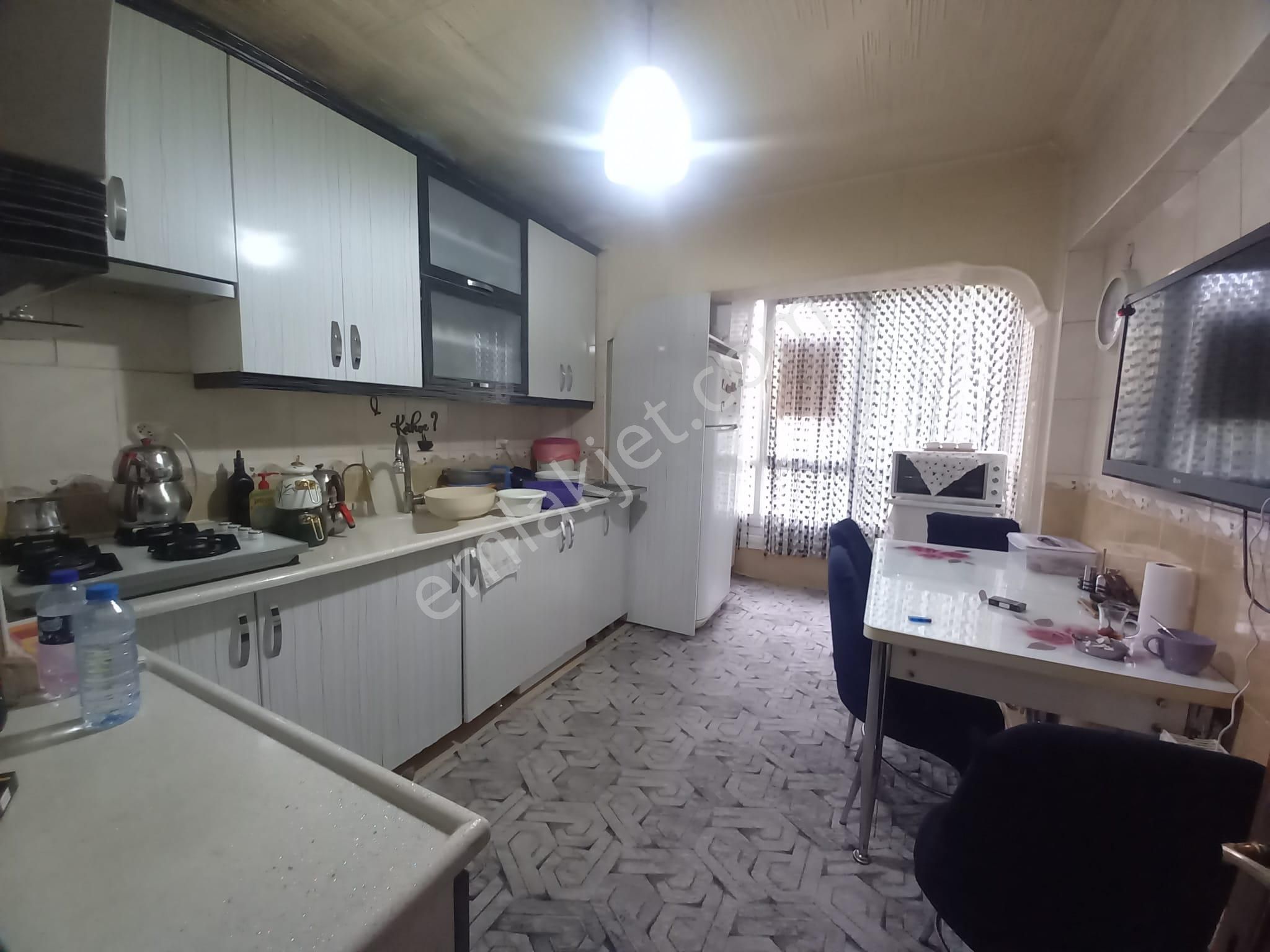 Koza Emlak'tan Akşemsettin Mahalesin'de Salon Bağımsız Katta 3+1 Satılık Daire