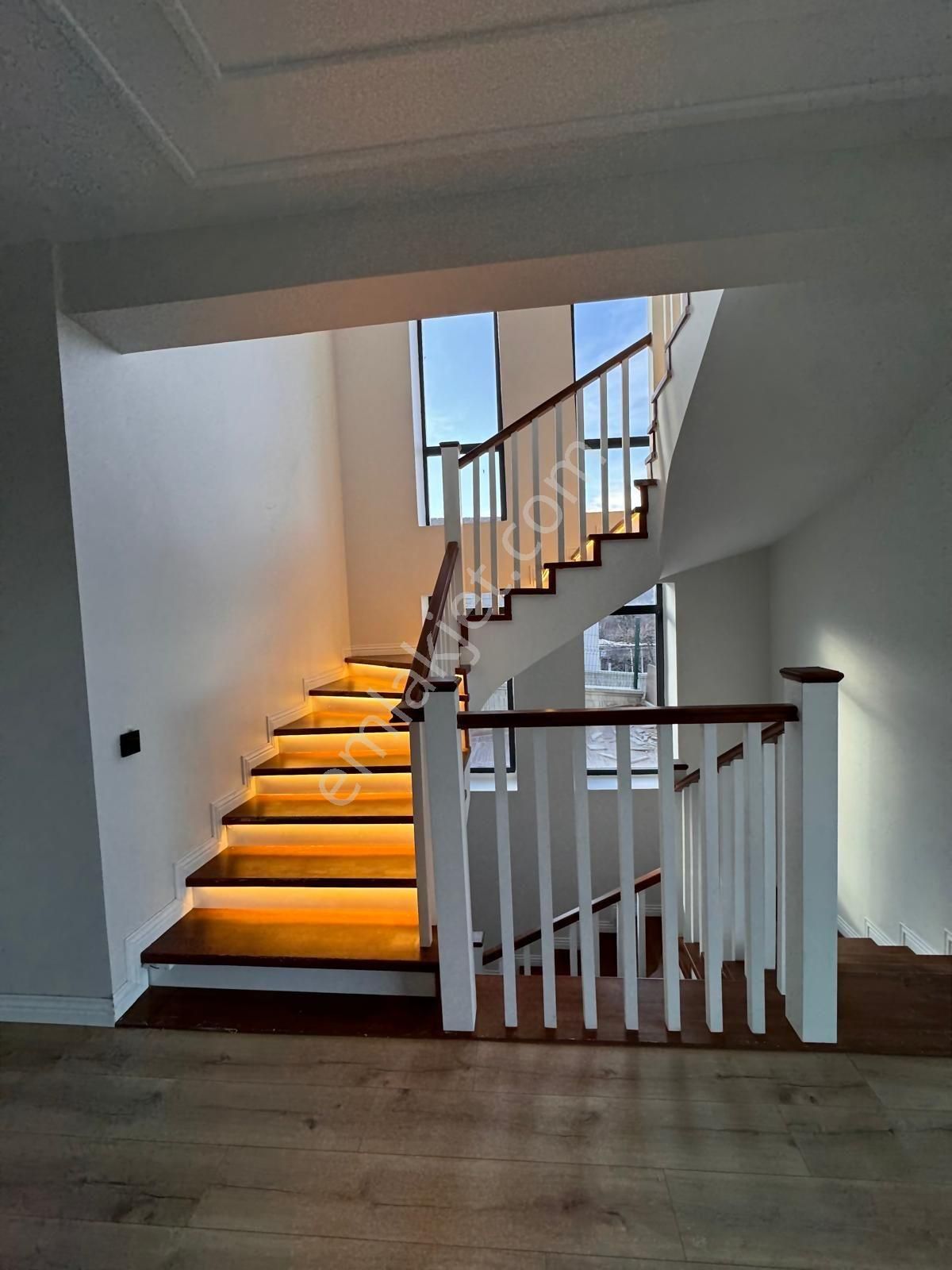 Fatma Ülken Gayrimenkulden Erenköyde 5+1 Satılık Villa - Görsel 27