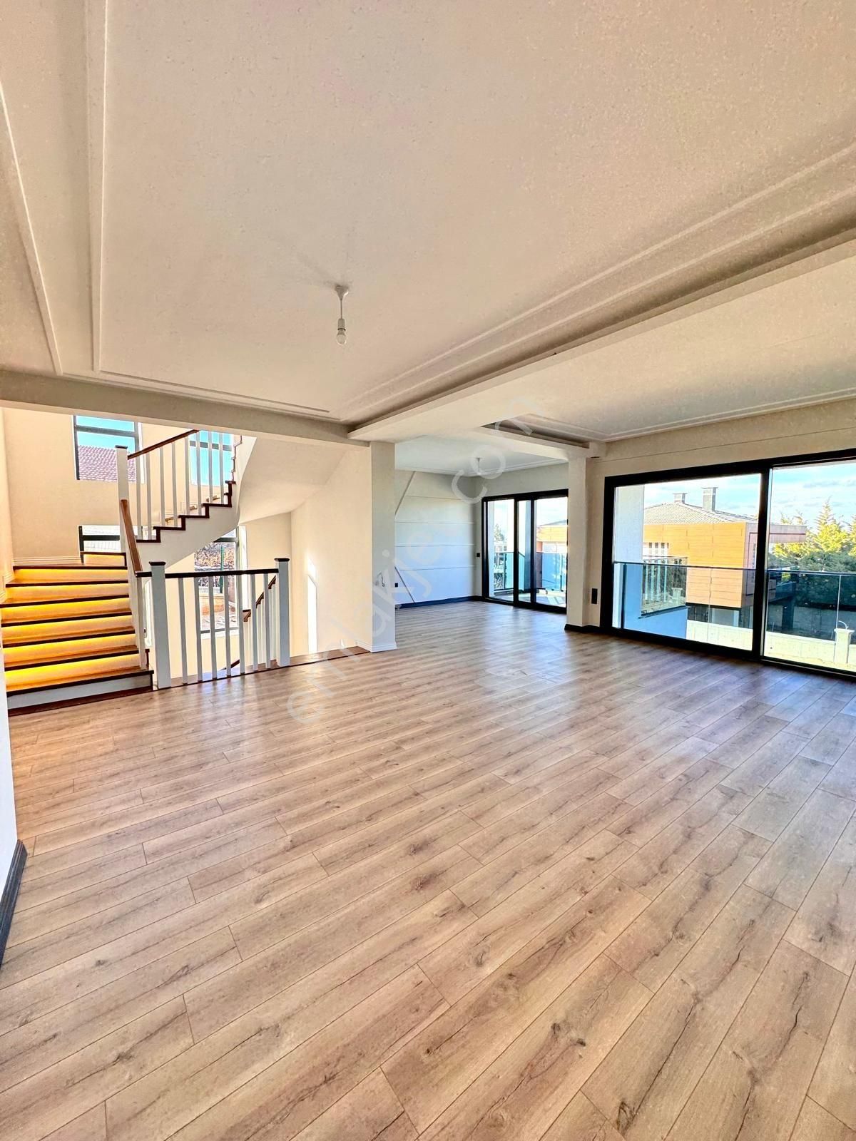 Fatma Ülken Gayrimenkulden Erenköyde 5+1 Satılık Villa - Görsel 2