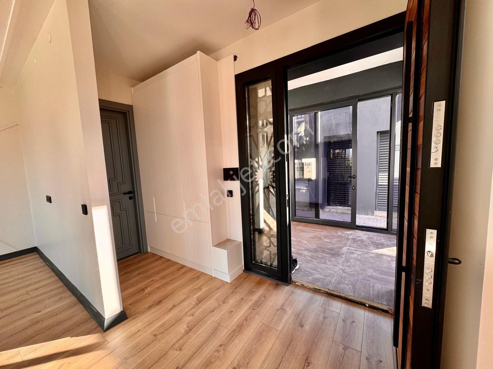 Fatma Ülken Gayrimenkulden Erenköyde 5+1 Satılık Villa - Görsel 3