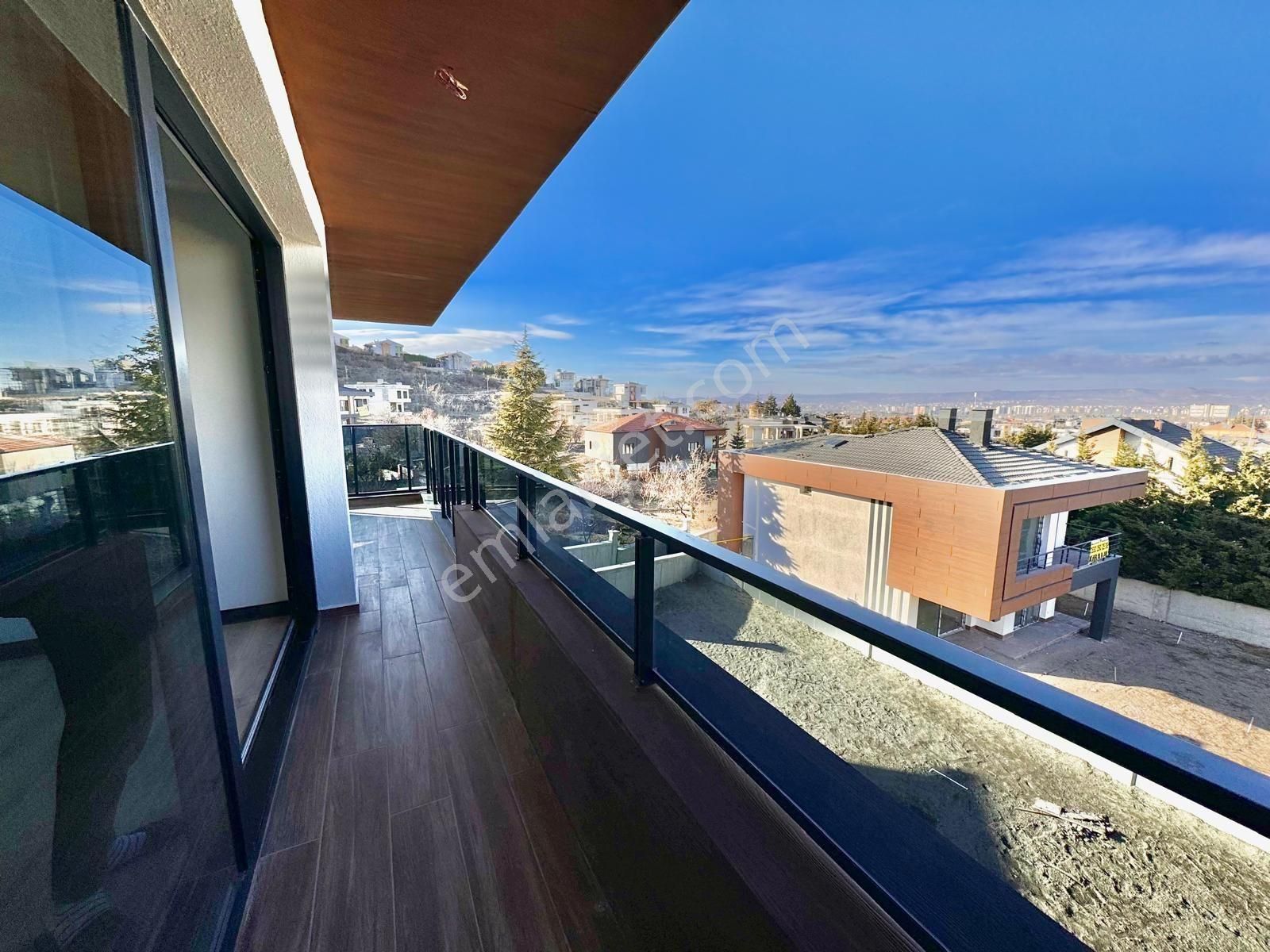 Fatma Ülken Gayrimenkulden Erenköyde 5+1 Satılık Villa - Görsel 14