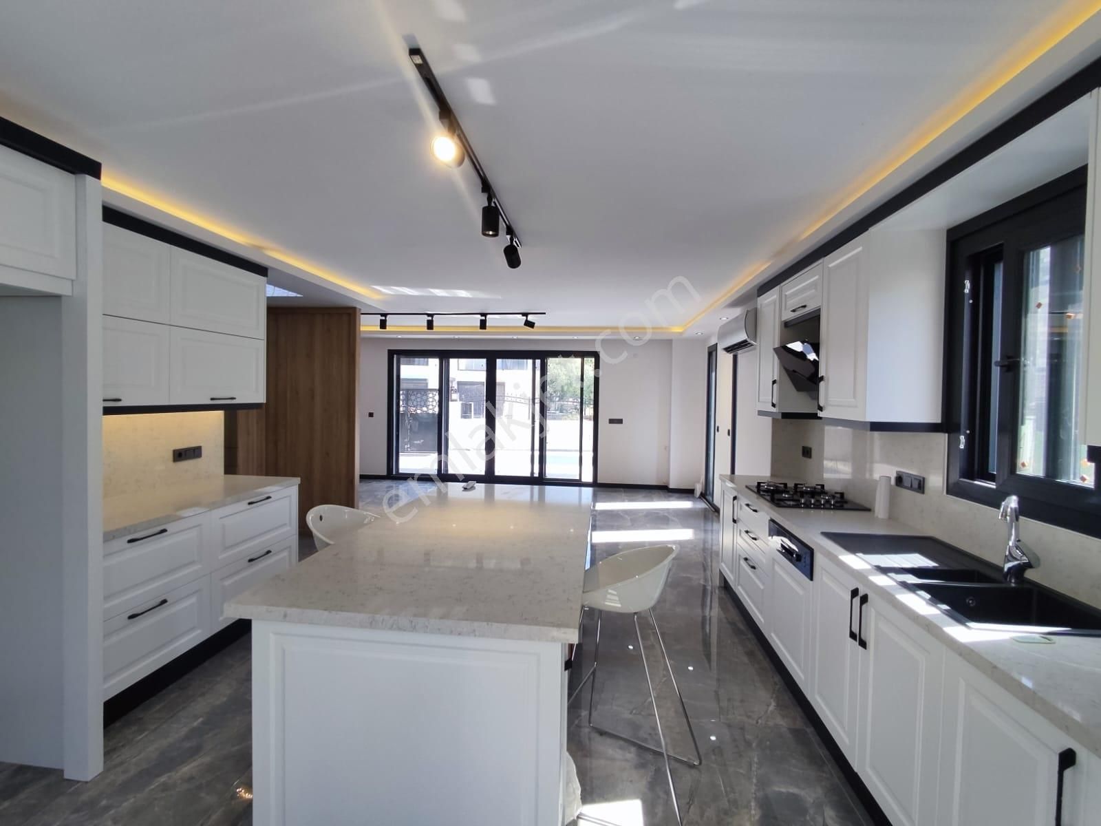 Akbük Merkezde Satılık 4+1 Bağımsız Müstakil Villa - Görsel 35