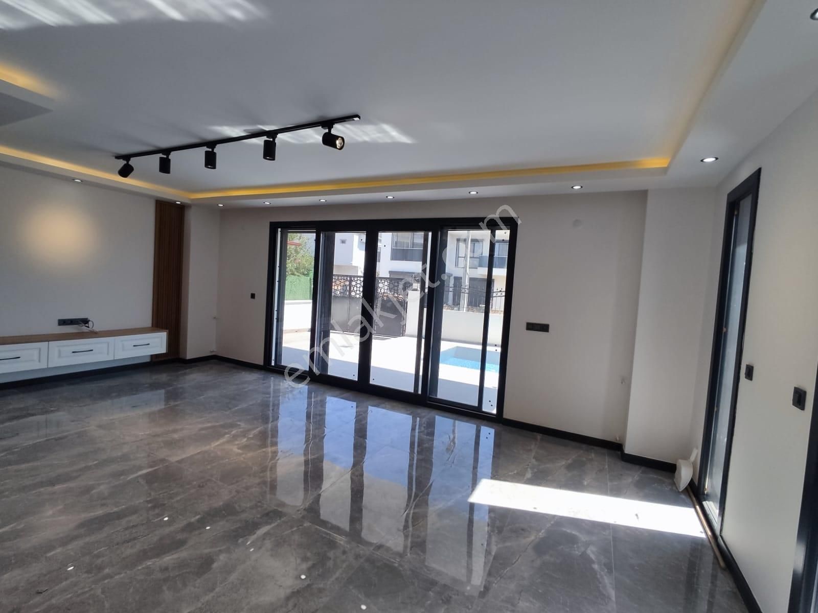 Akbük Merkezde Satılık 4+1 Bağımsız Müstakil Villa - Görsel 28