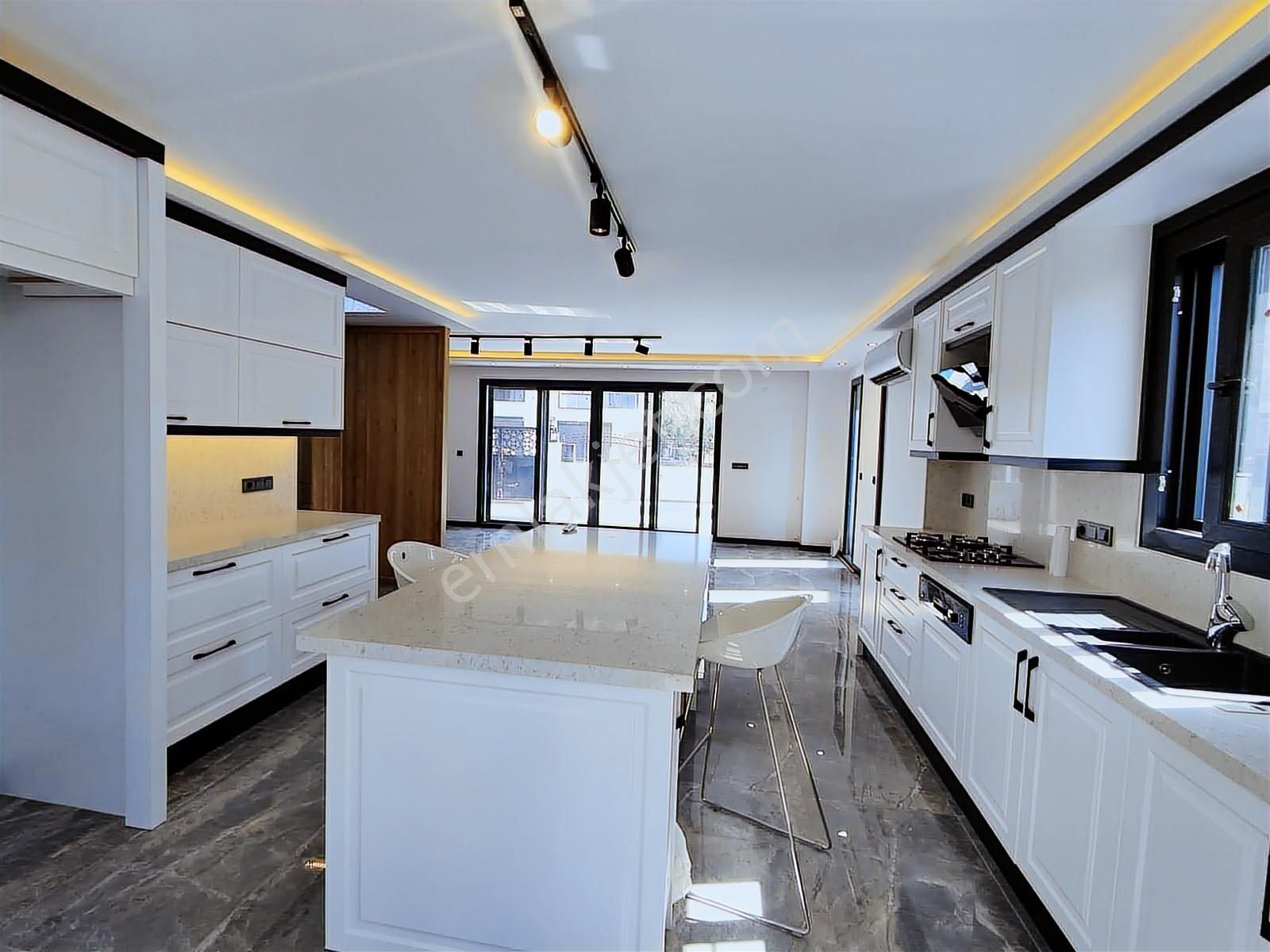 Akbük Merkezde Satılık 4+1 Bağımsız Müstakil Villa - Görsel 23