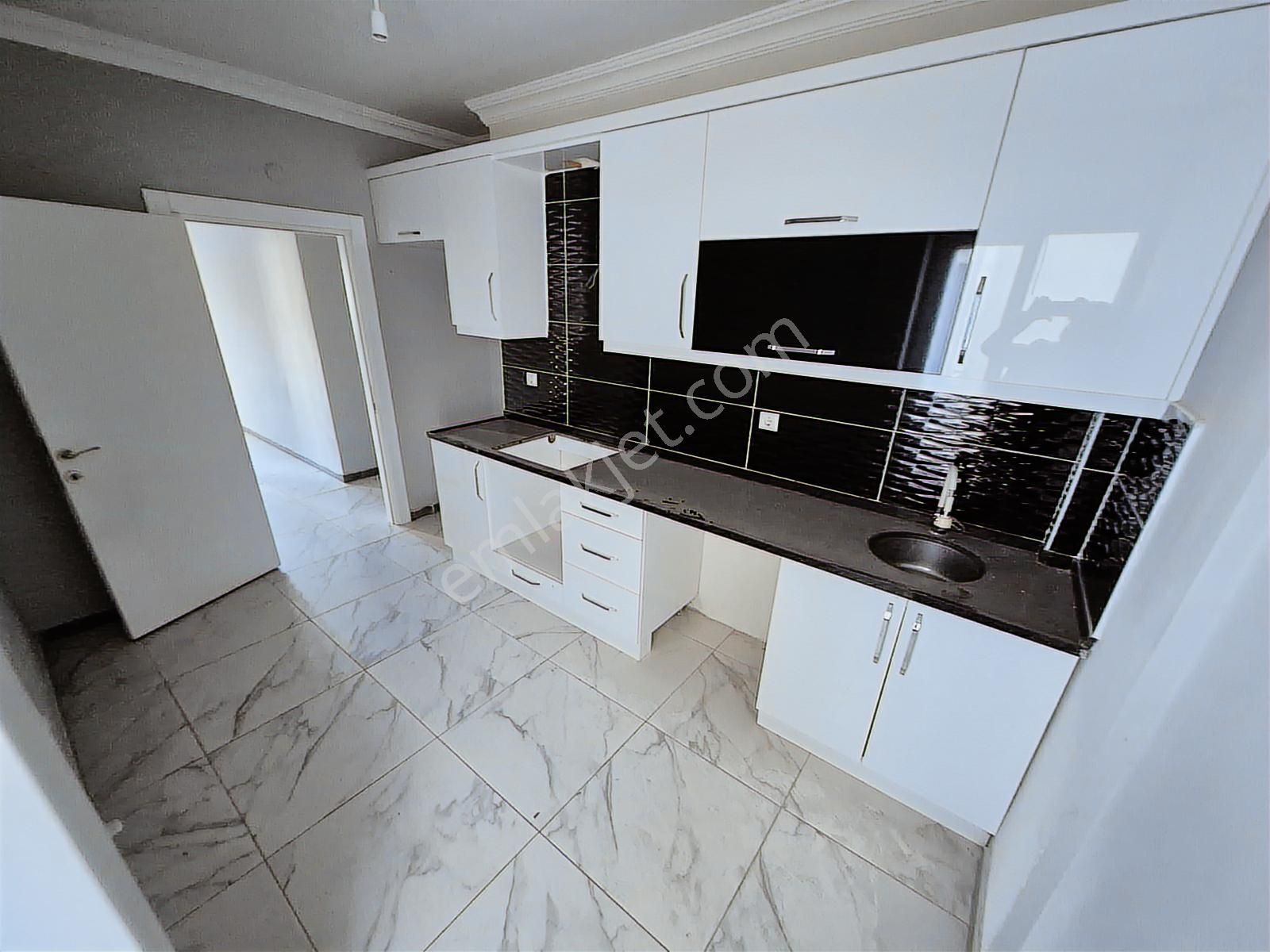 Üçgen Mahallesi Katta 3+1 Tramvay Yakını Asansörlü Satılık Daire - Görsel 3