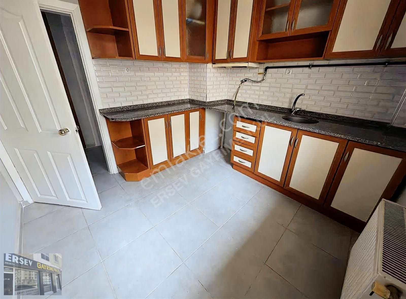 Ersev'den Çamlıca Çaykent Sitesinde Arakat Kiralık 3+1 - Görsel 3