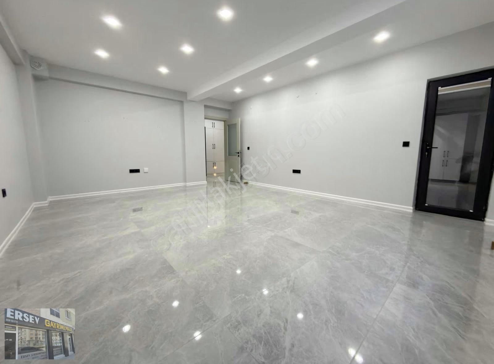 Ersev'den Tombakzade Birlik Caddesi Yakını 185 M2 4+1