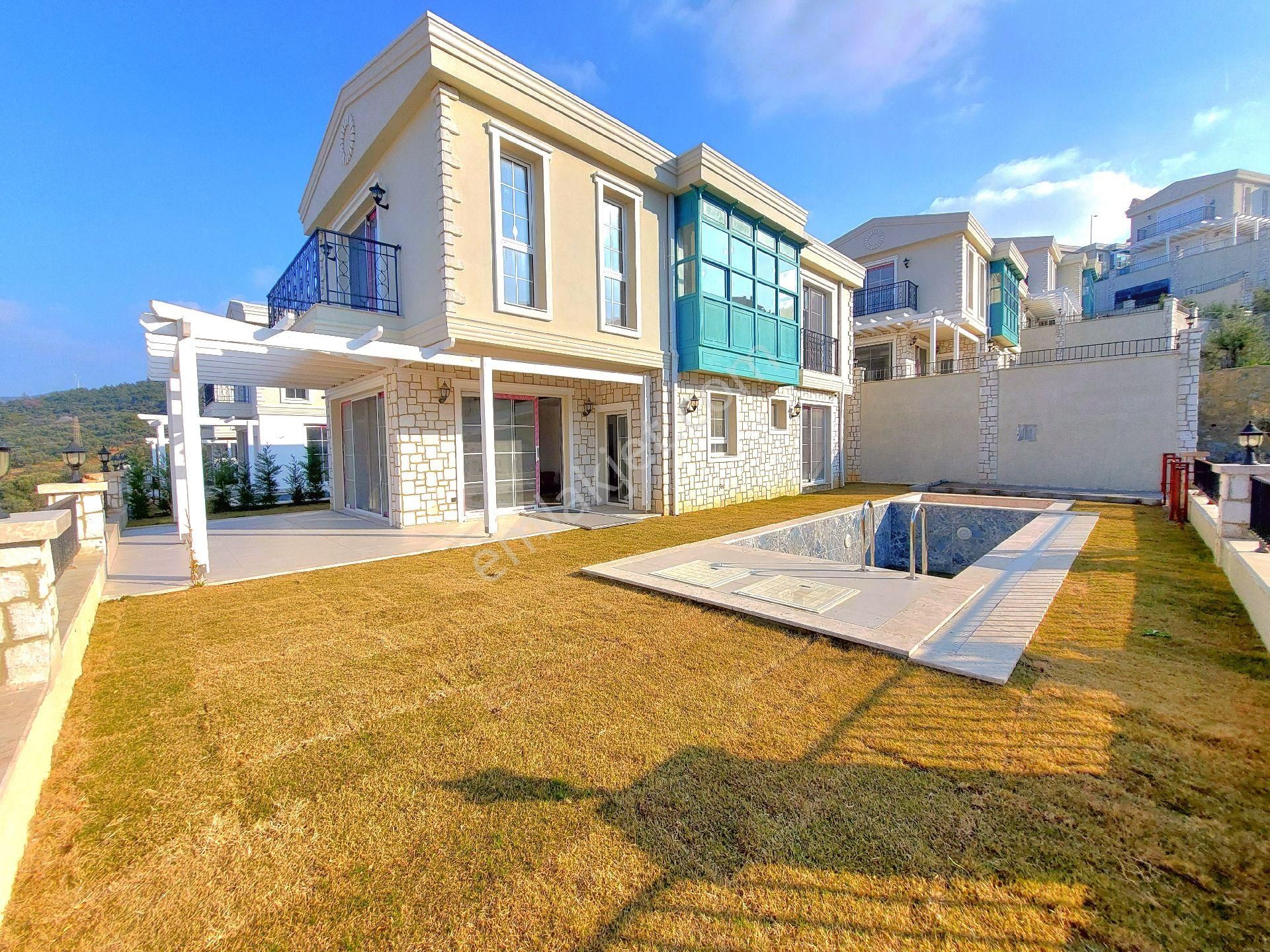 Kuşadası Yat Limanı Mevkiine Yakın Özel Havuzlu Tek Müstakil 4+1 Sıfır Villa