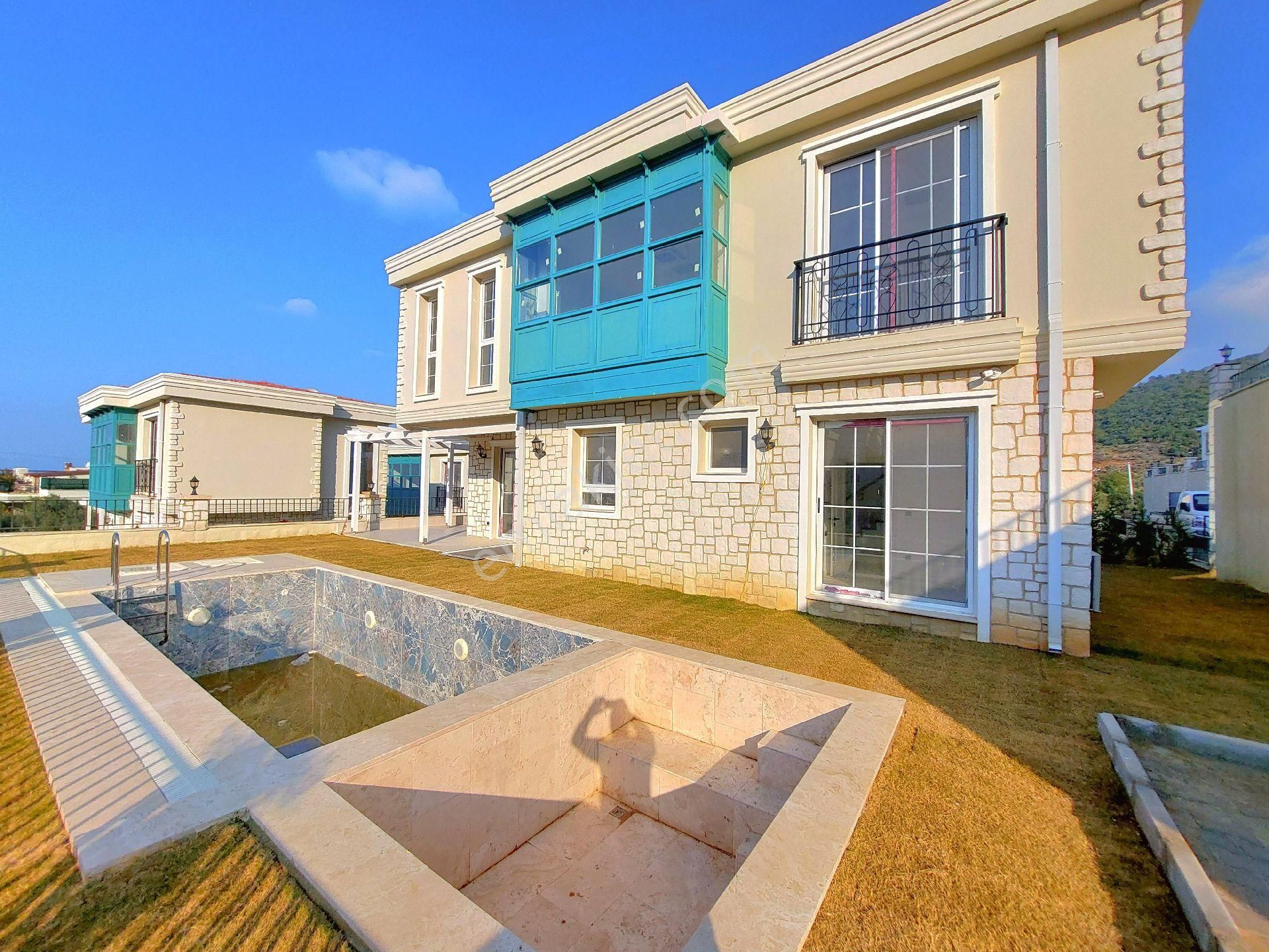 Kuşadası Yat Limanı Mevkiine Yakın Özel Havuzlu Tek Müstakil 4+1 Sıfır Villa - Görsel 6