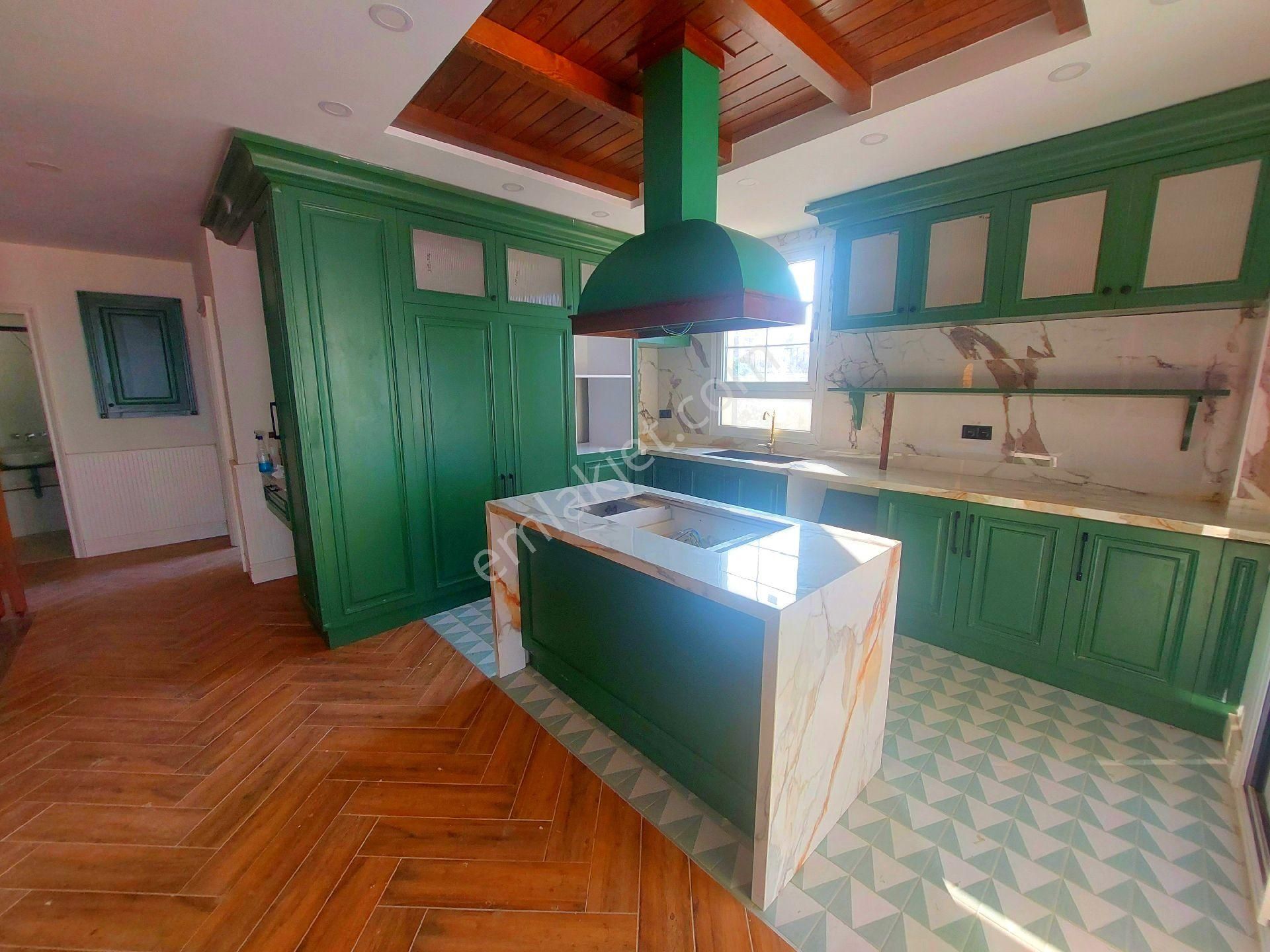 Kuşadası Yat Limanı Mevkiine Yakın Özel Havuzlu Tek Müstakil 4+1 Sıfır Villa - Görsel 9