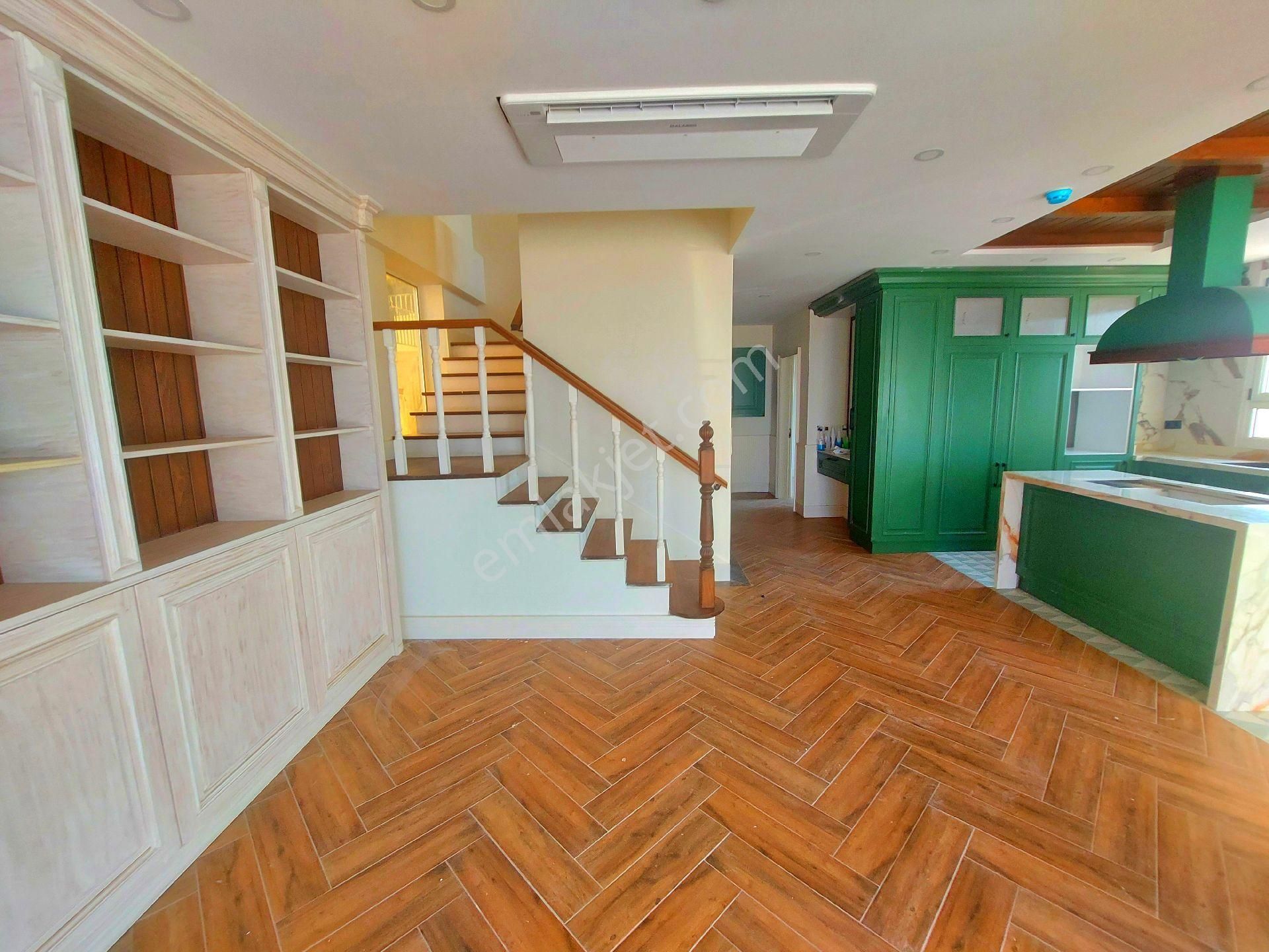 Kuşadası Yat Limanı Mevkiine Yakın Özel Havuzlu Tek Müstakil 4+1 Sıfır Villa - Görsel 14