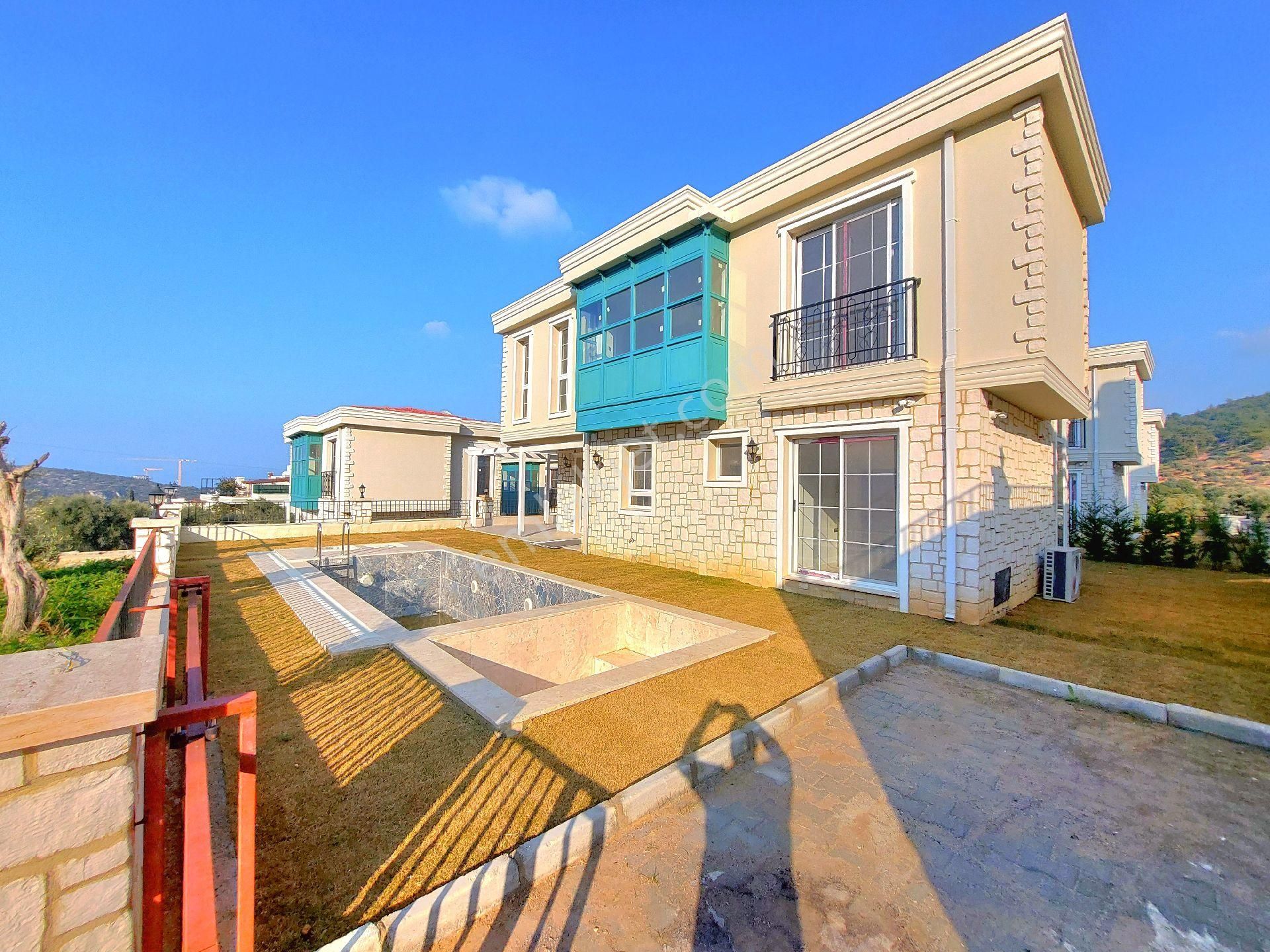 Kuşadası Yat Limanı Mevkiine Yakın Özel Havuzlu Tek Müstakil 4+1 Sıfır Villa - Görsel 7