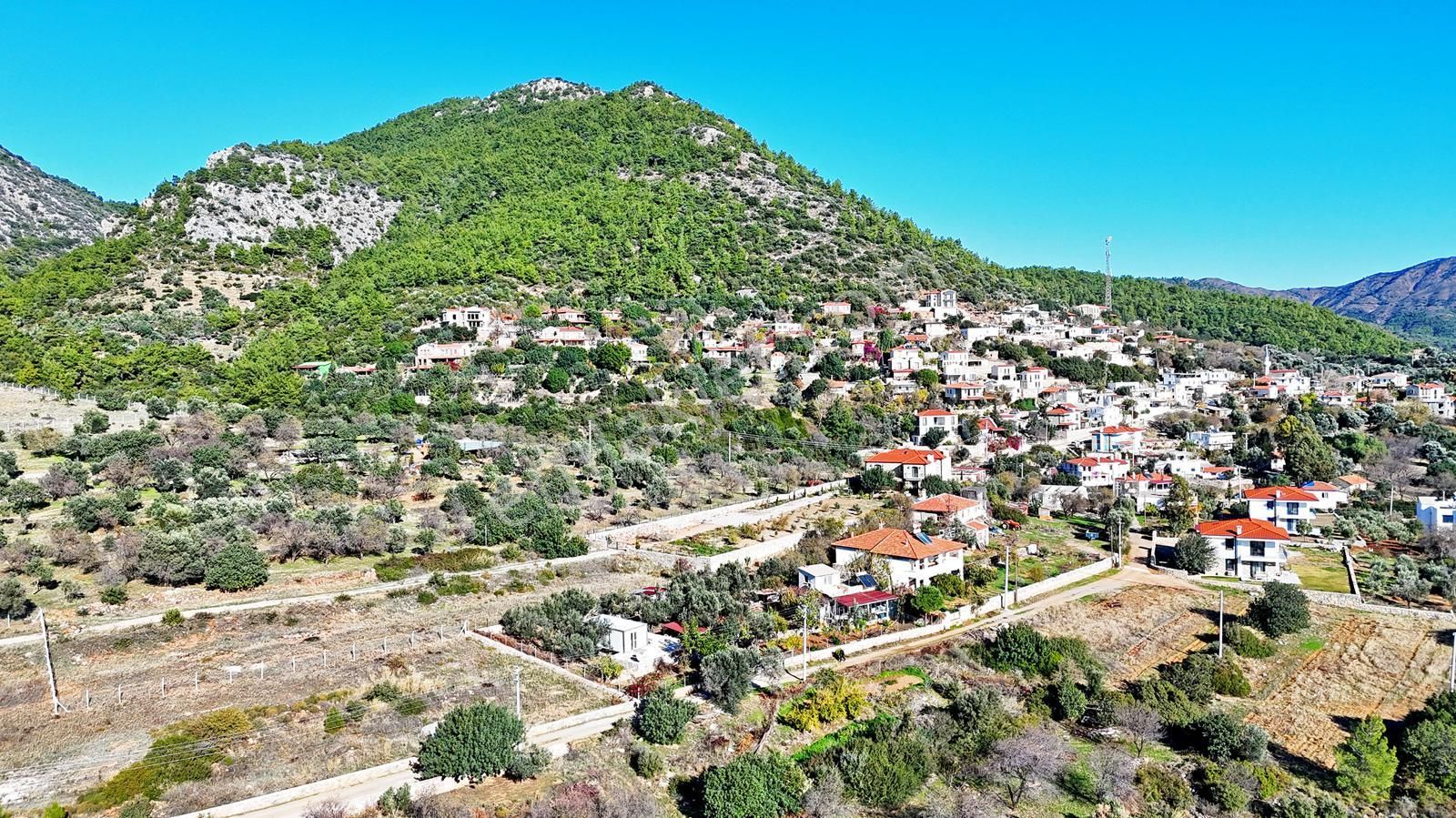 Datçanın Emecik Köyünde İmar Sınırında Satılık Tarla - Görsel 10