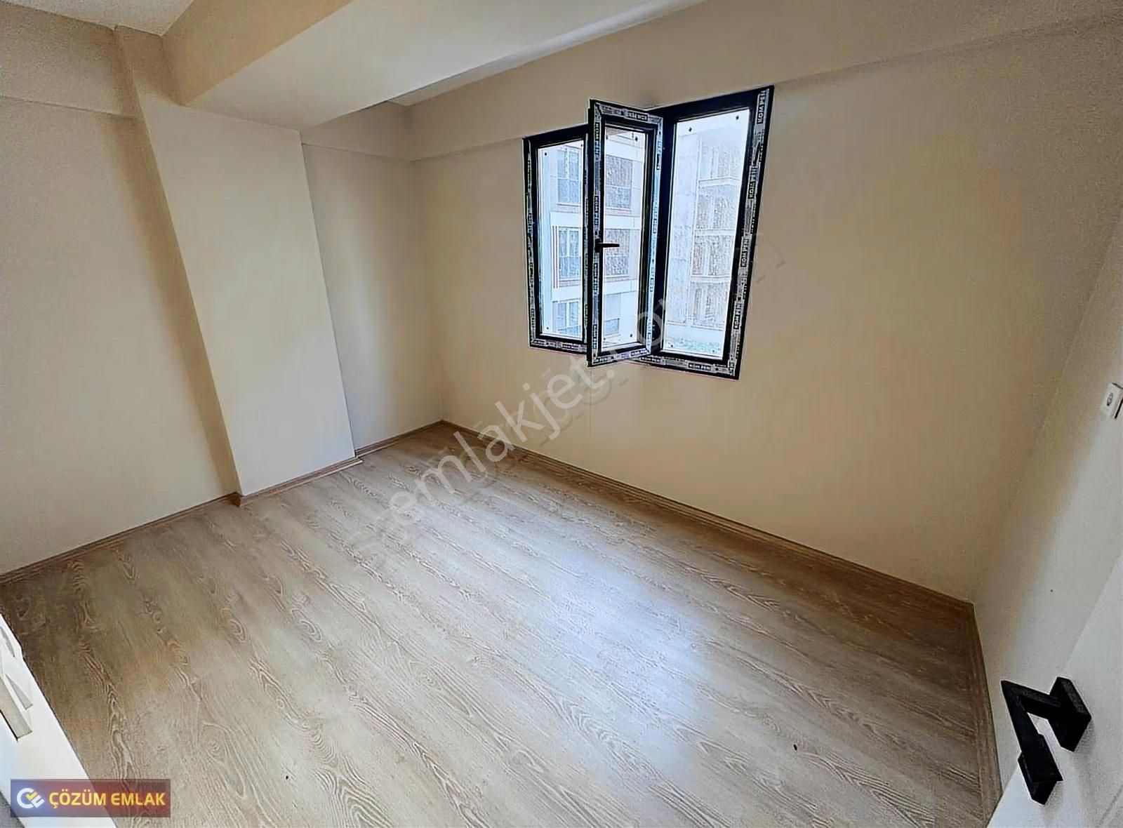 Çözüm Emlak'tan Caddeye Yakın 1+1 Sıfır Ara Kat Satılık Daire - Görsel 5