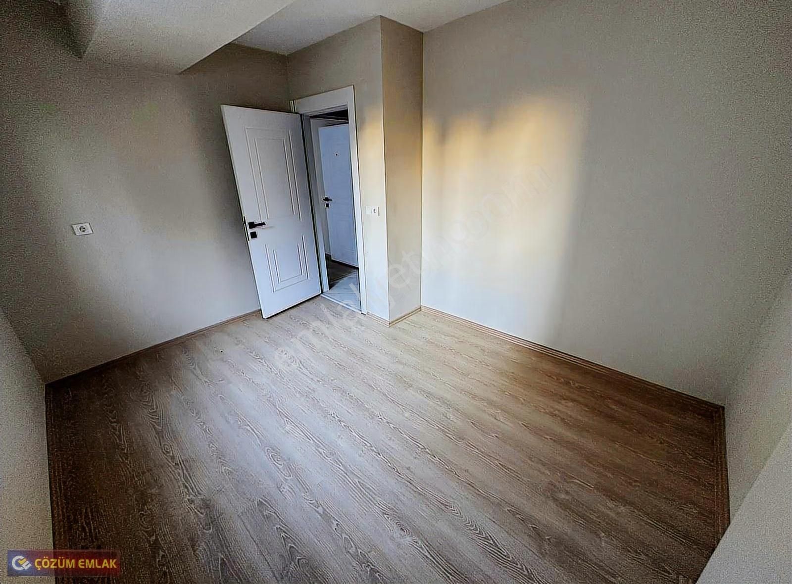 Çözüm Emlak'tan Caddeye Yakın 1+1 Sıfır Ara Kat Satılık Daire - Görsel 14