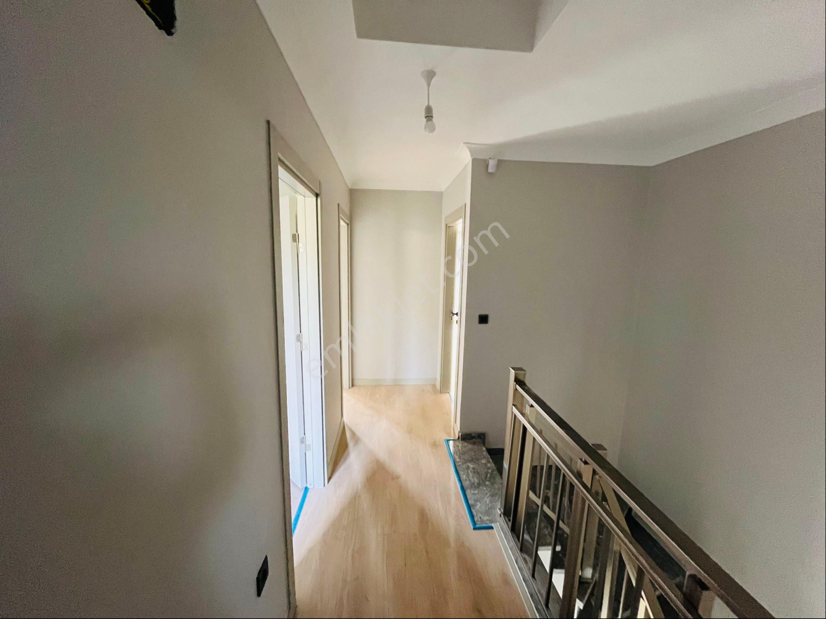 Küçükkuyu Mıhlı Bölgesin De Denize 150 Metre 3+1 Bahçeli Lüx Villa - Görsel 25