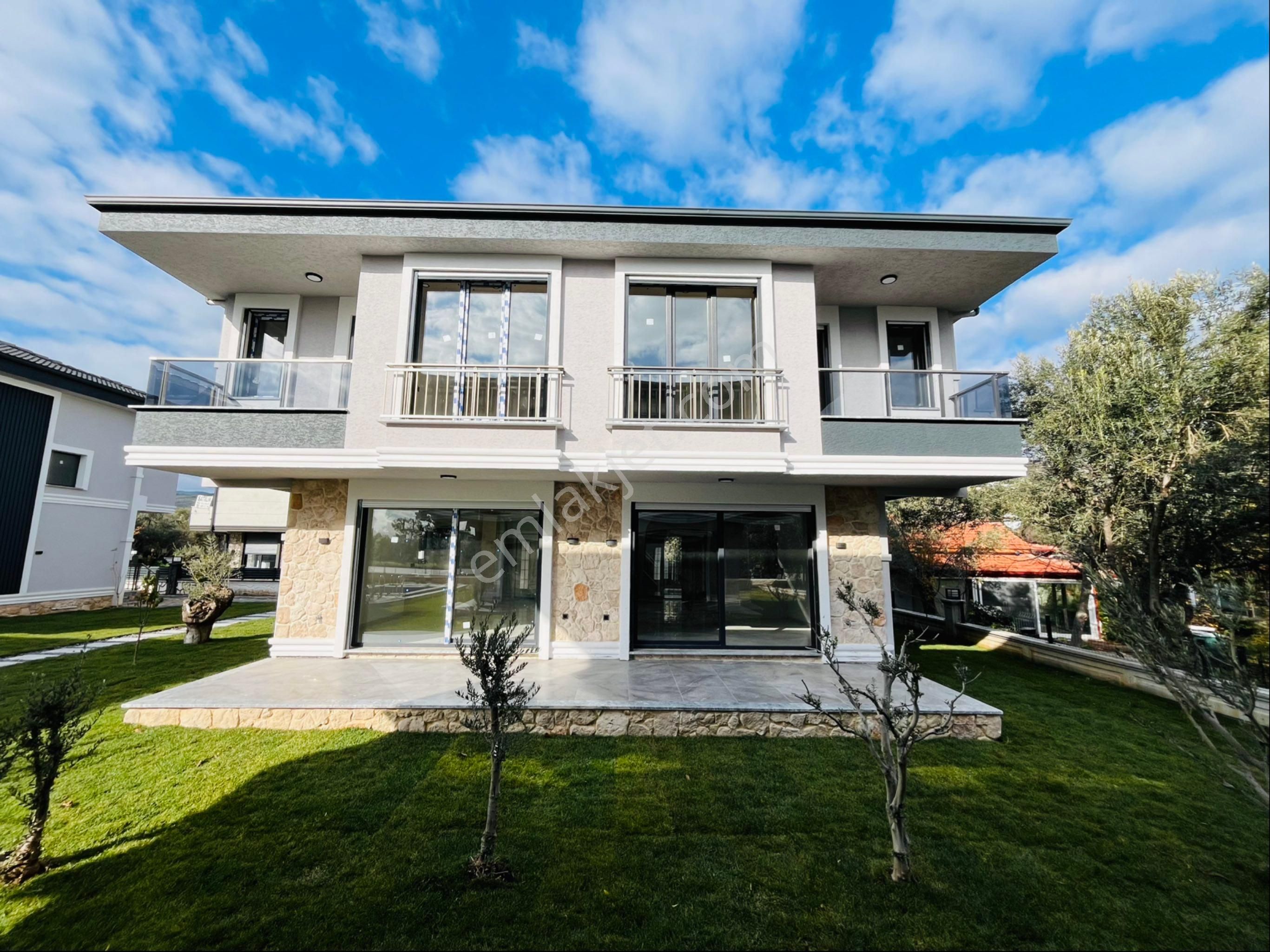 Küçükkuyu Mıhlı Bölgesin De Denize 150 Metre 3+1 Bahçeli Lüx Villa - Görsel 7