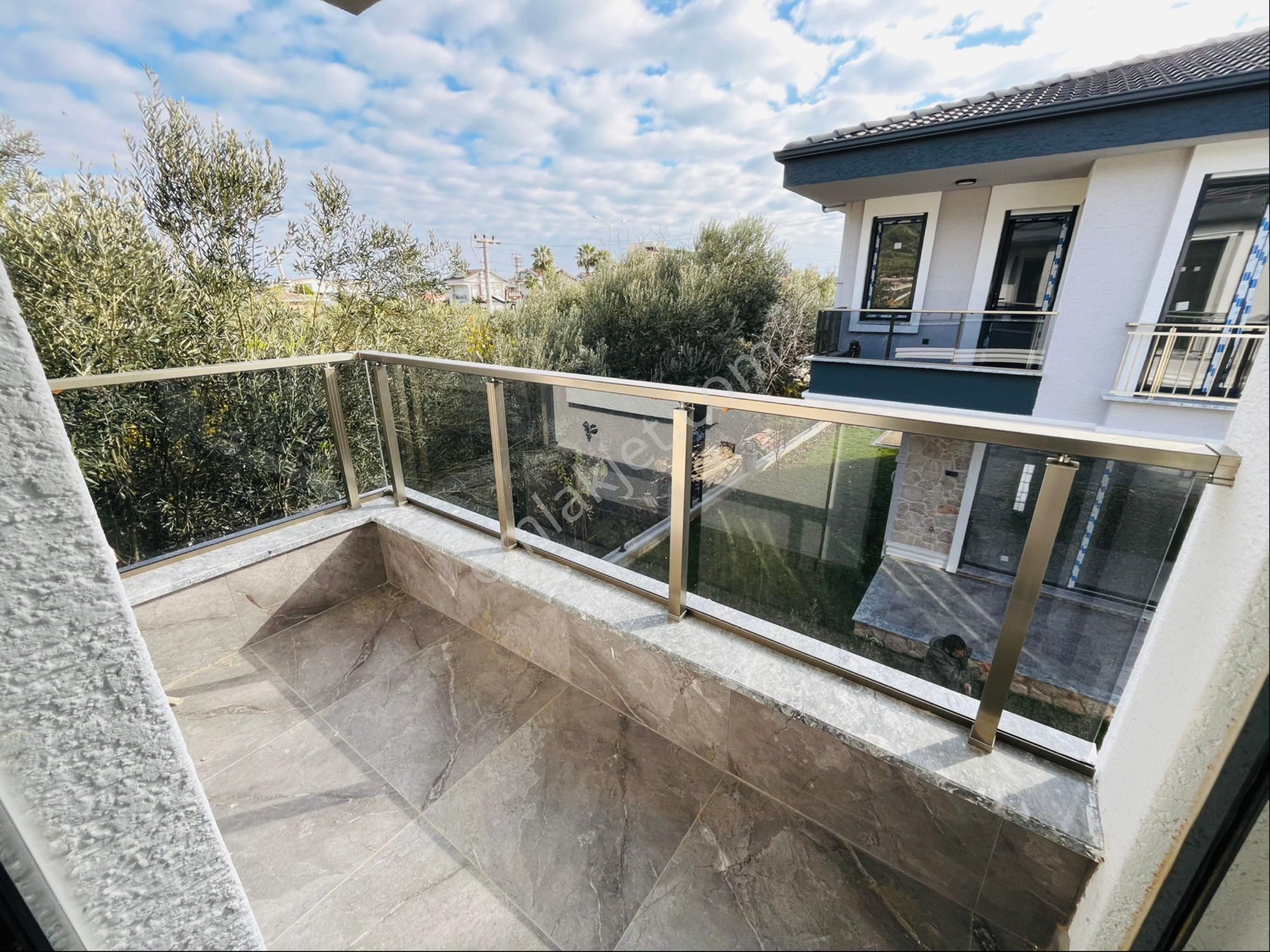 Küçükkuyu Mıhlı Bölgesin De Denize 150 Metre 3+1 Bahçeli Lüx Villa - Görsel 32