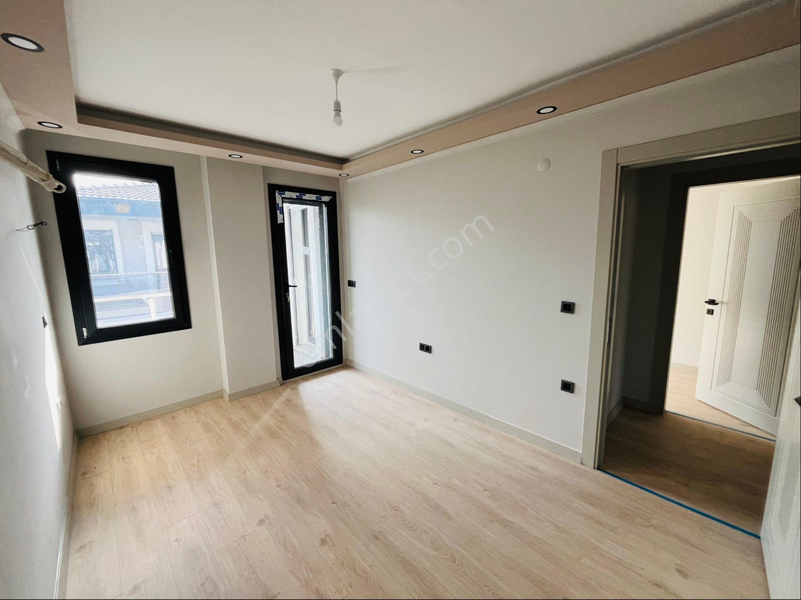 Küçükkuyu Mıhlı Bölgesin De Denize 150 Metre 3+1 Bahçeli Lüx Villa - Görsel 30