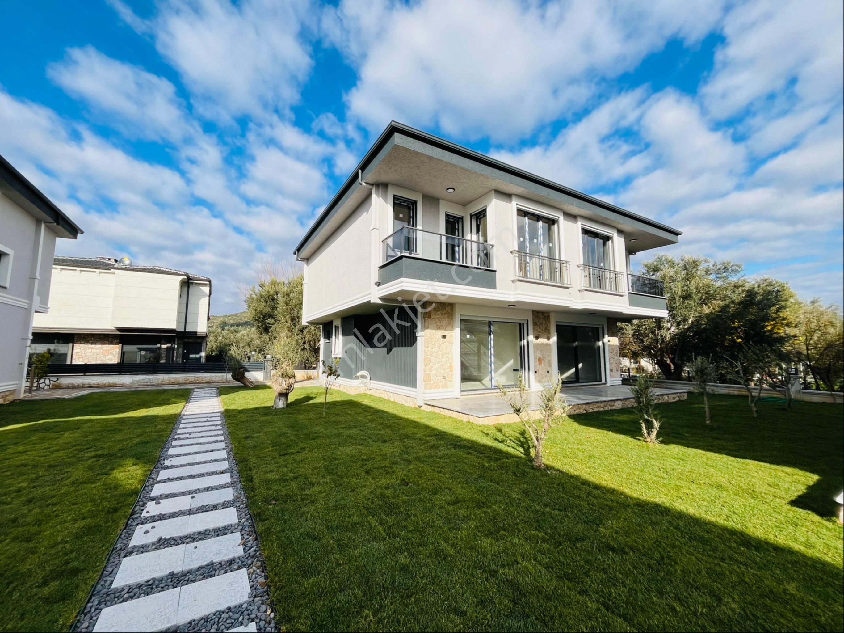 Küçükkuyu Mıhlı Bölgesin De Denize 150 Metre 3+1 Bahçeli Lüx Villa - Görsel 4