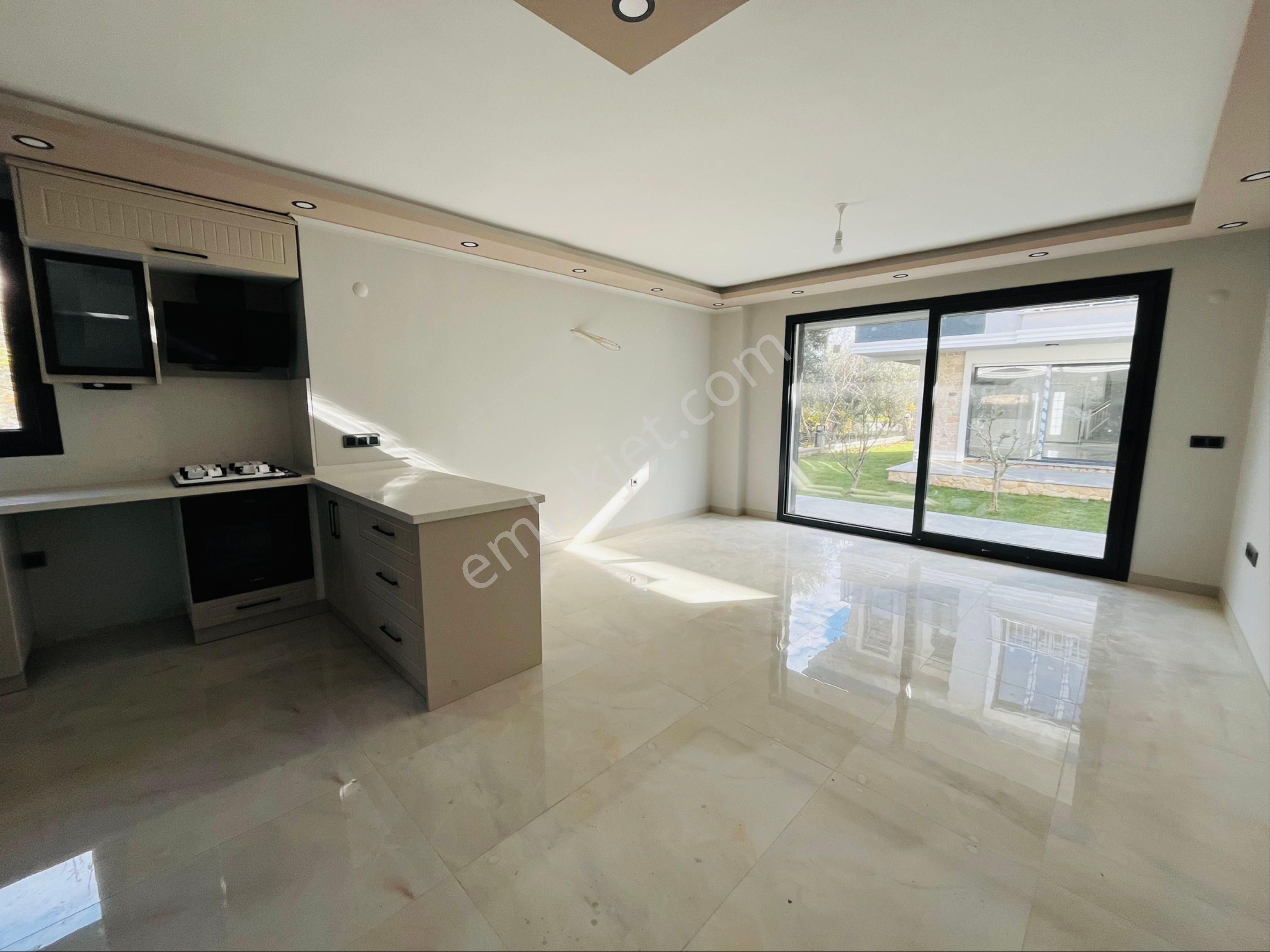 Küçükkuyu Mıhlı Bölgesin De Denize 150 Metre 3+1 Bahçeli Lüx Villa - Görsel 11