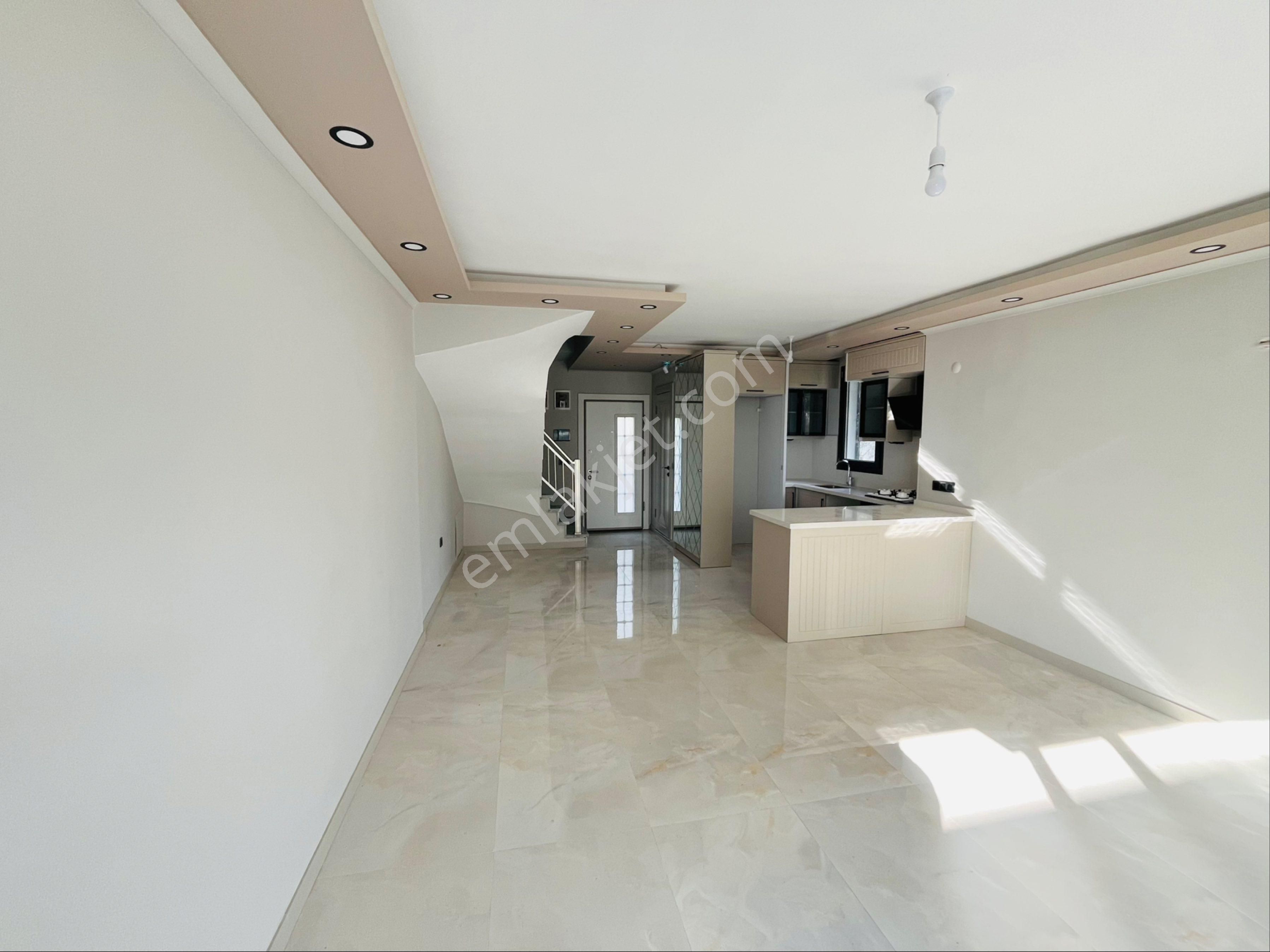 Küçükkuyu Mıhlı Bölgesin De Denize 150 Metre 3+1 Bahçeli Lüx Villa - Görsel 14