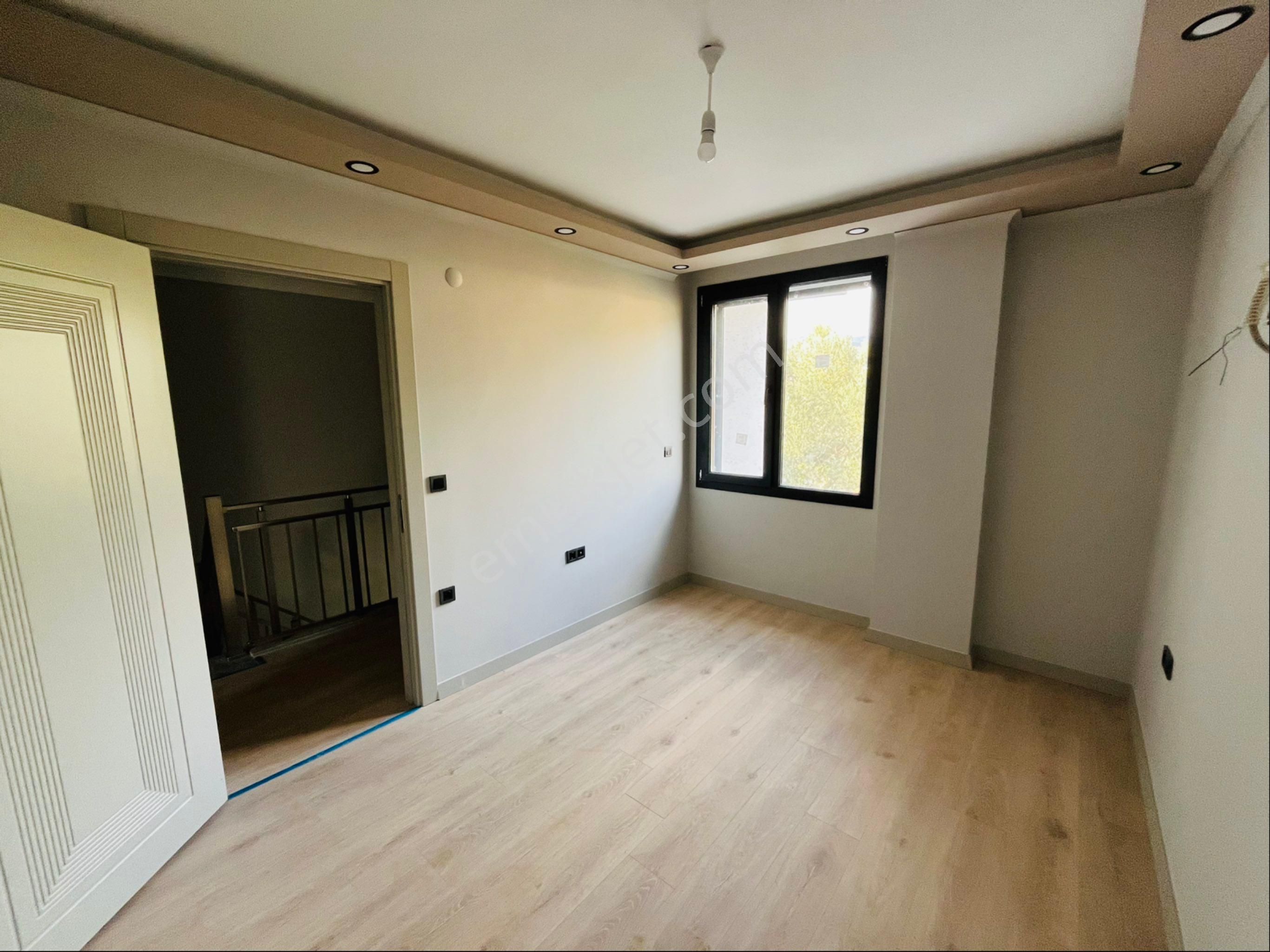 Küçükkuyu Mıhlı Bölgesin De Denize 150 Metre 3+1 Bahçeli Lüx Villa - Görsel 26