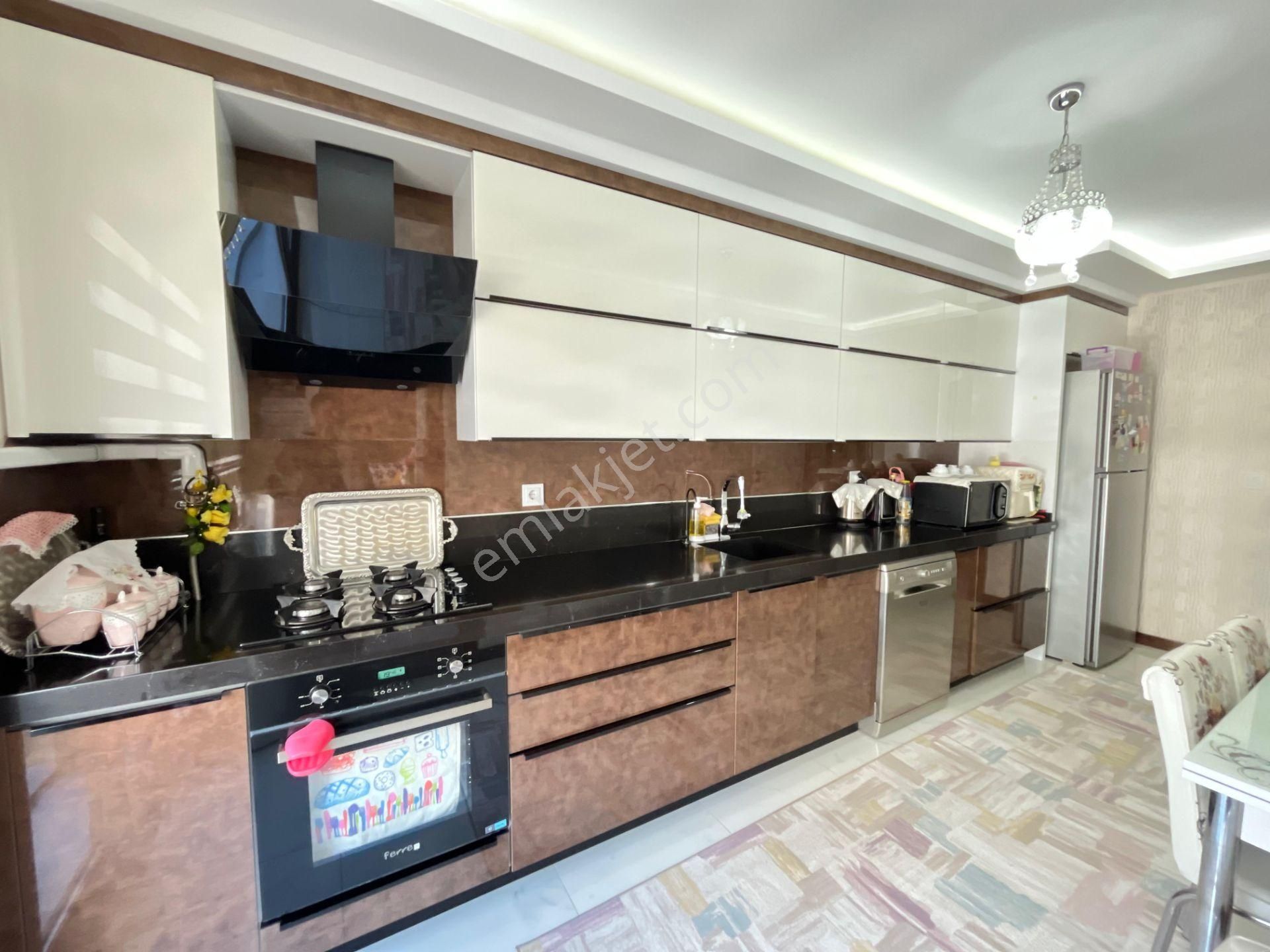 Parstan Altınkumda Ön Cephe Kapalı Teraslı Çift Mutfaklı Lüx 4+1