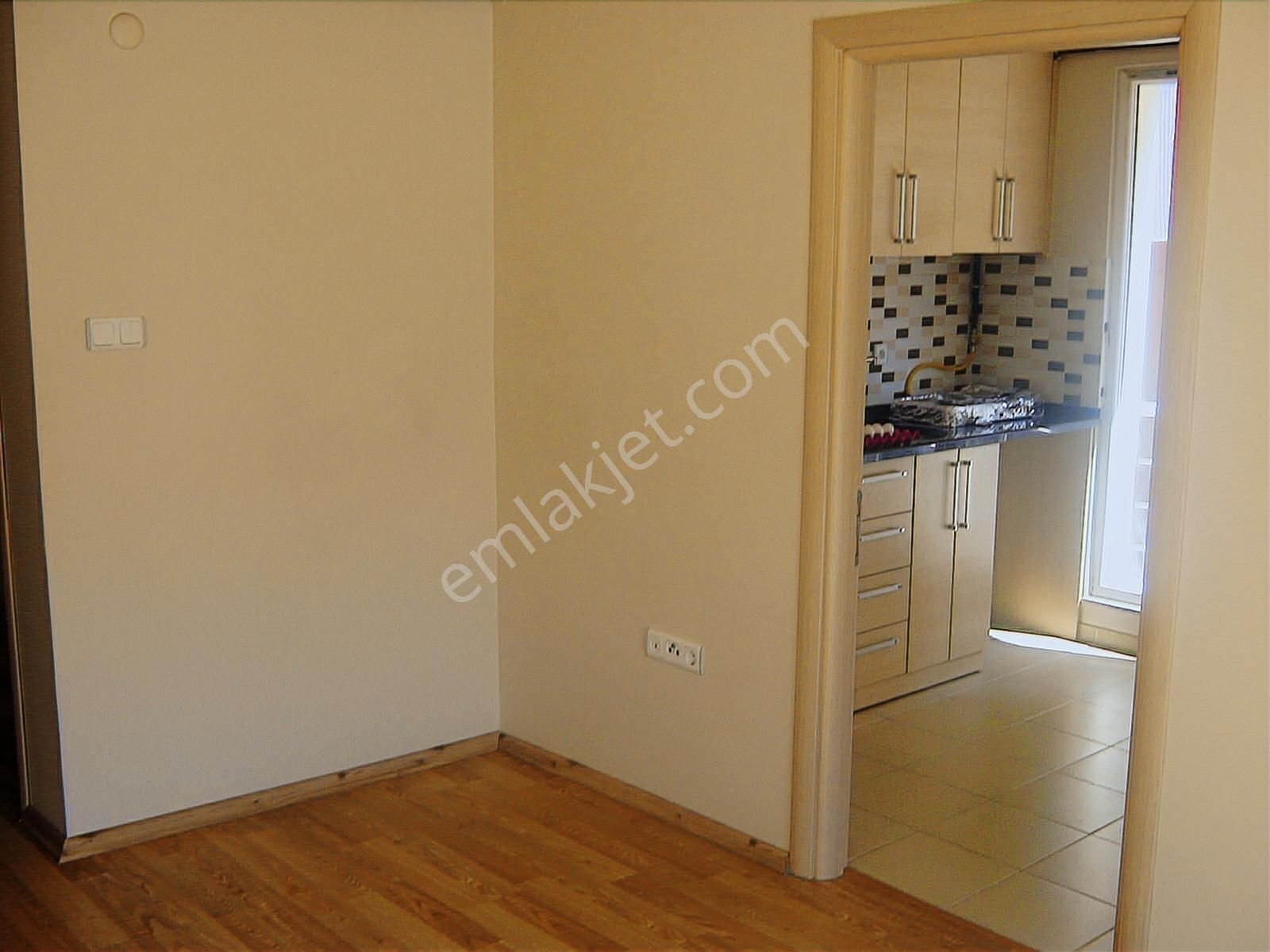 Aksu Caddesinde Öncephe 13 Yıllık 1.kat 1+1 55m2 Kapalı Mutfaklı - Görsel 4