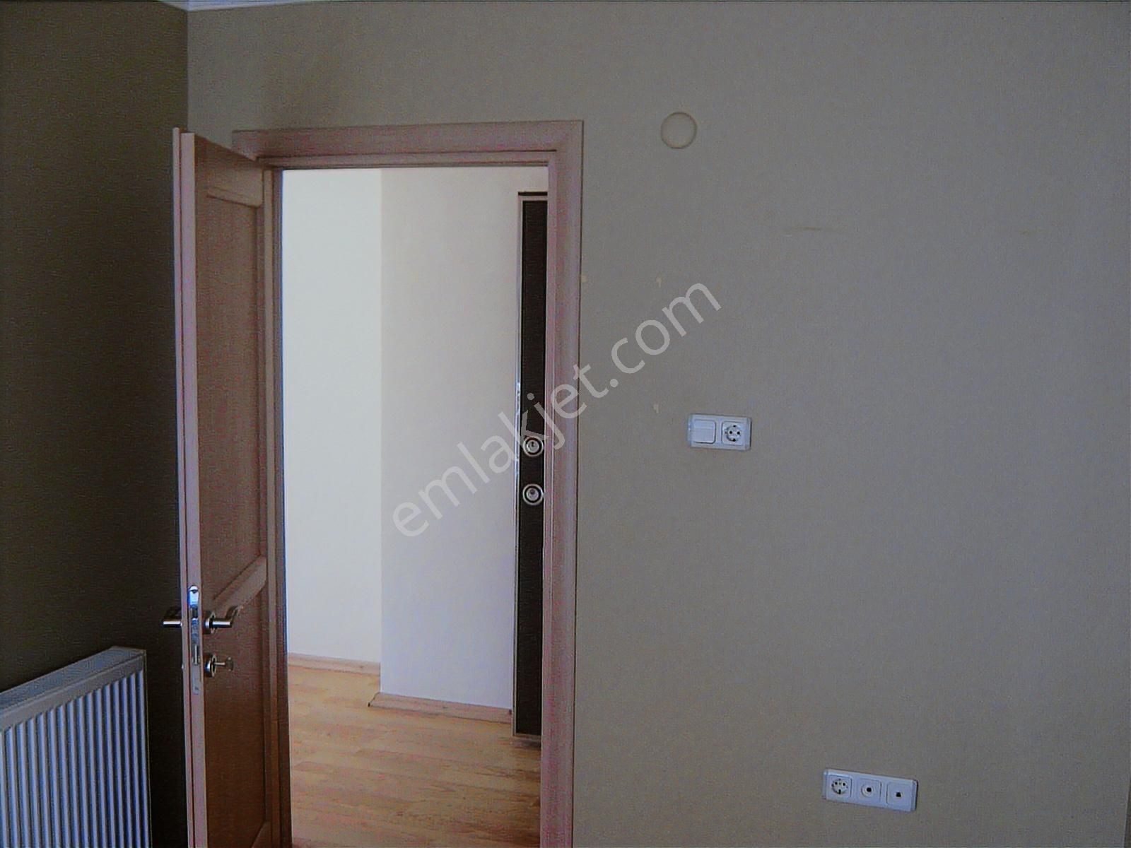 Aksu Caddesinde Öncephe 13 Yıllık 1.kat 1+1 55m2 Kapalı Mutfaklı - Görsel 5