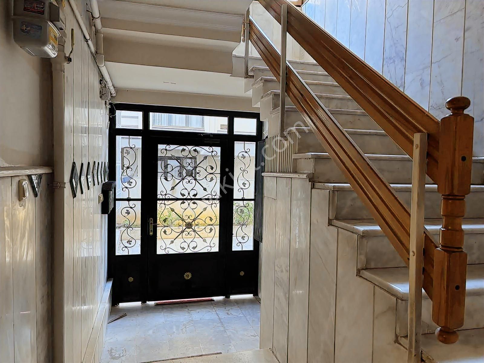 Florya Şenlikköyde Geniş Bahçeli 120m2 3+1 Balkonlu Beyaz Eşyalı - Görsel 16