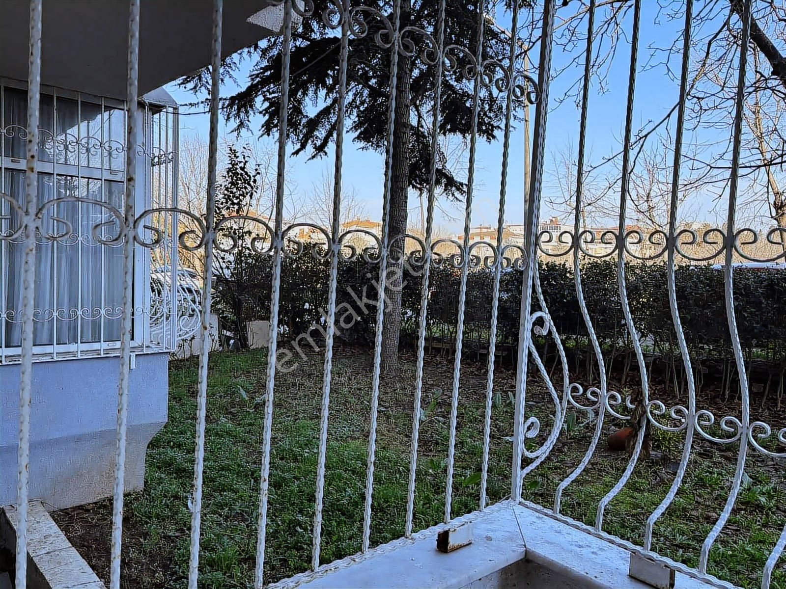 Florya Şenlikköyde Geniş Bahçeli 120m2 3+1 Balkonlu Beyaz Eşyalı - Görsel 26