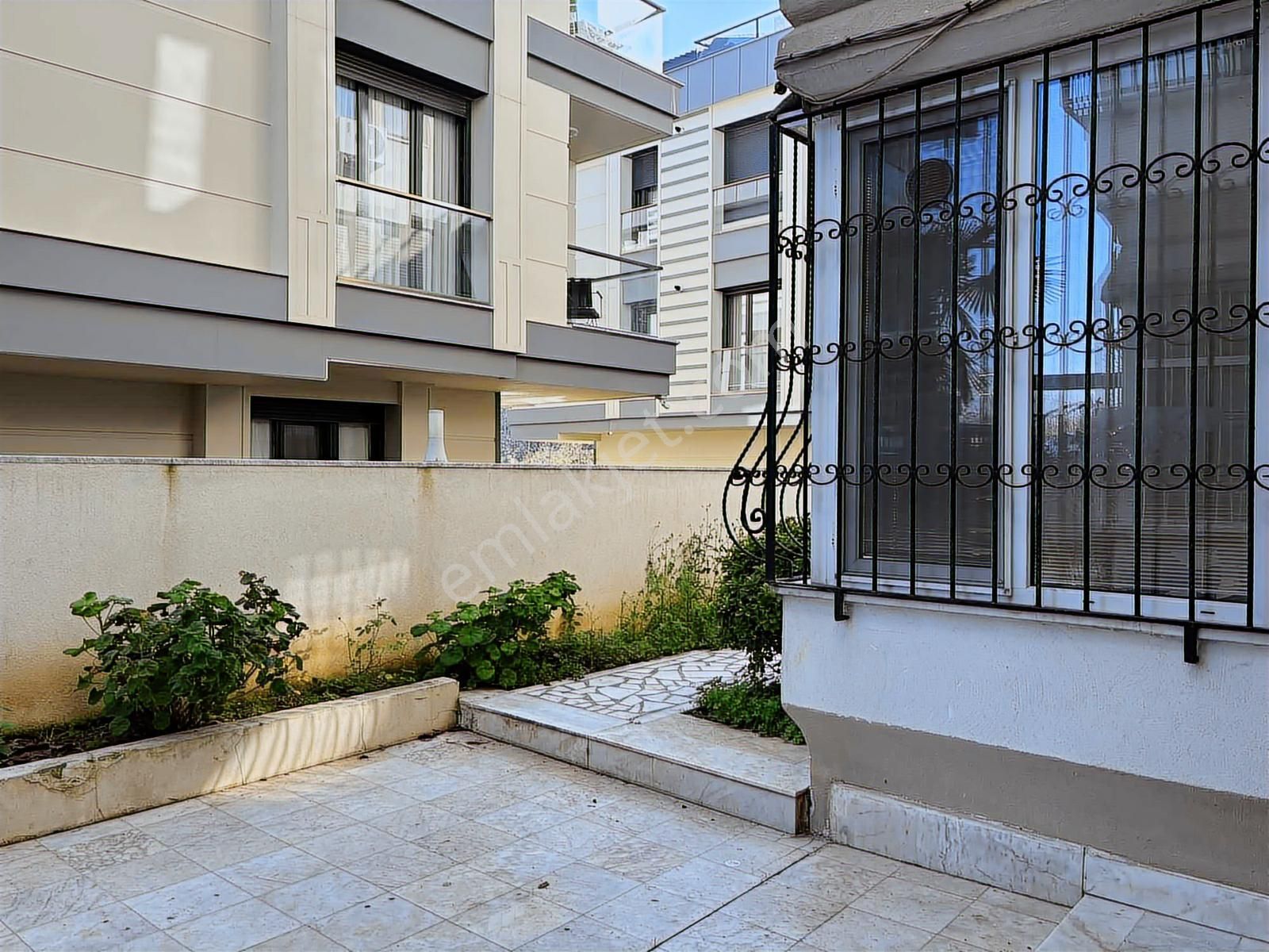 Florya Şenlikköyde Geniş Bahçeli 120m2 3+1 Balkonlu Beyaz Eşyalı - Görsel 9